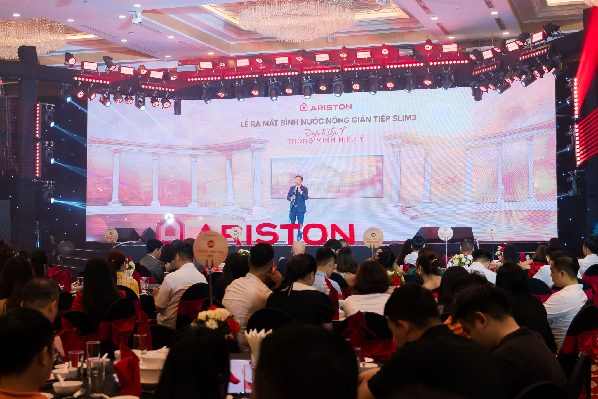 Ariston ra mắt bình nước nóng Slim3, mở ra kỷ nguyên thông minh trong không gian phòng tắm Ariston ra mắt bình nước nóng Slim3, mở ra kỷ nguyên thông minh trong không gian phòng tắm