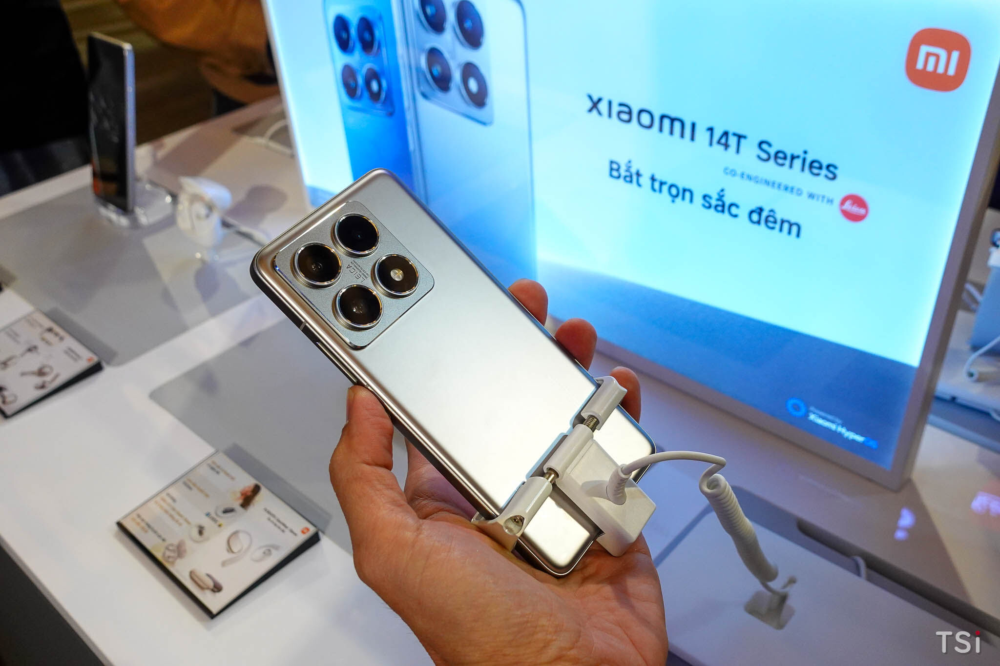Xiaomi 14T Series ra mắt tại Việt Nam, giá khởi điểm 13 triệu đồng Xiaomi 14T Series ra mắt tại Việt Nam, giá khởi điểm 13 triệu đồng