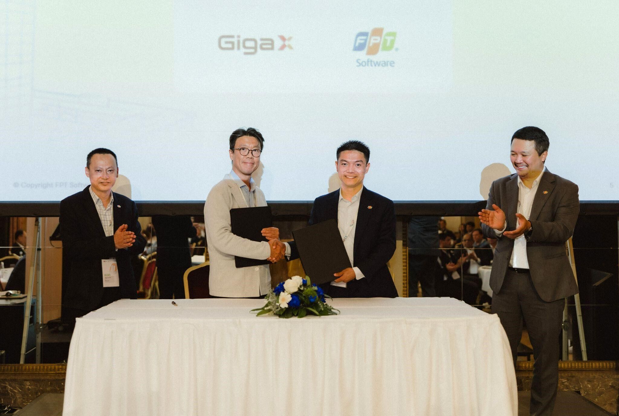 FPT Software hợp tác với GigaX thúc đẩy chuyển đổi số và phát triển bền vững tại châu Âu FPT Software hợp tác với GigaX thúc đẩy chuyển đổi số và phát triển bền vững tại châu Âu