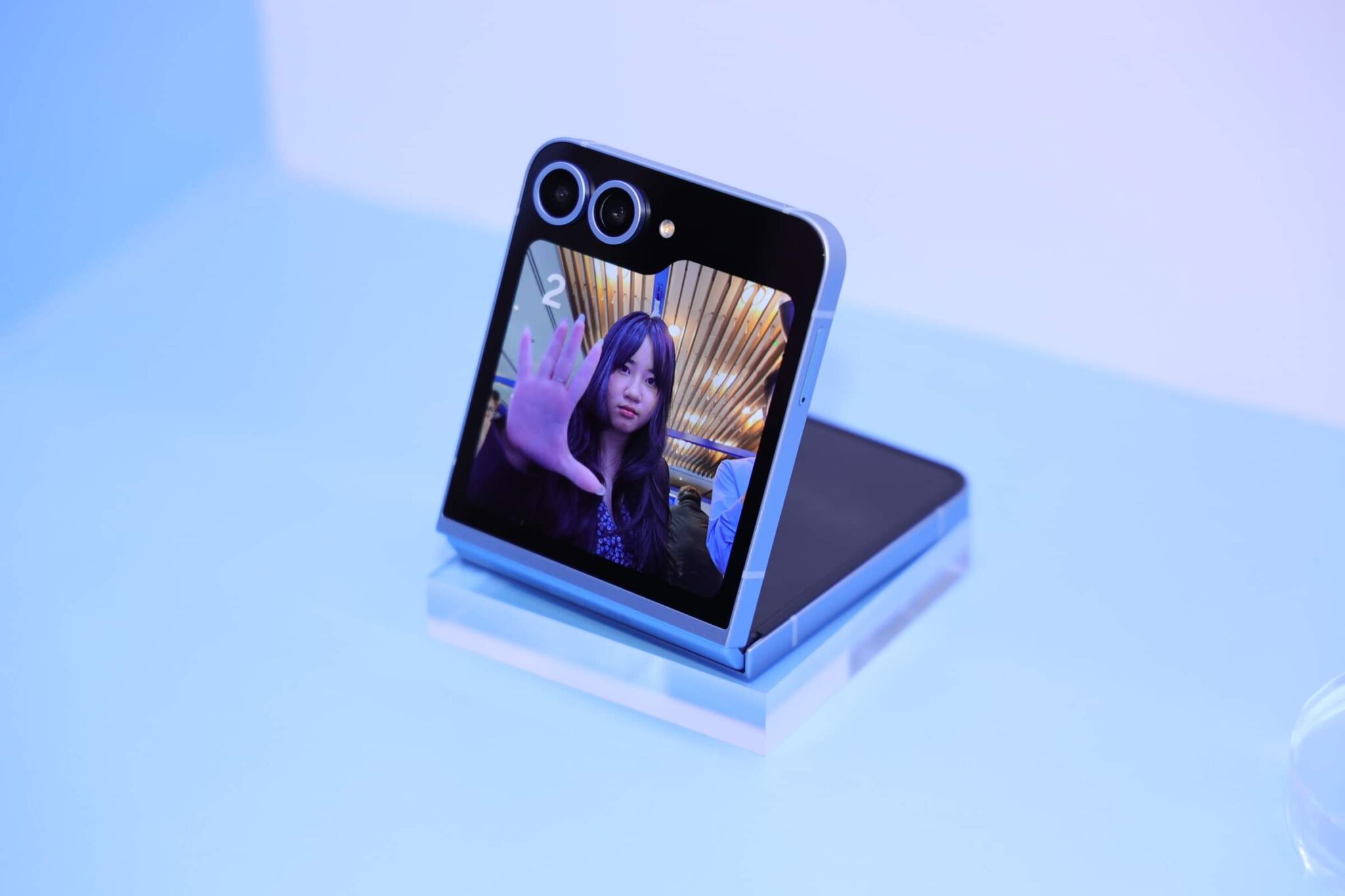 Có thể bạn chưa biết đầy đủ tính năng FlexCam, Flex Mode trên Galaxy Z Flip6 Có thể bạn chưa biết đầy đủ tính năng FlexCam, Flex Mode trên Galaxy Z Flip6