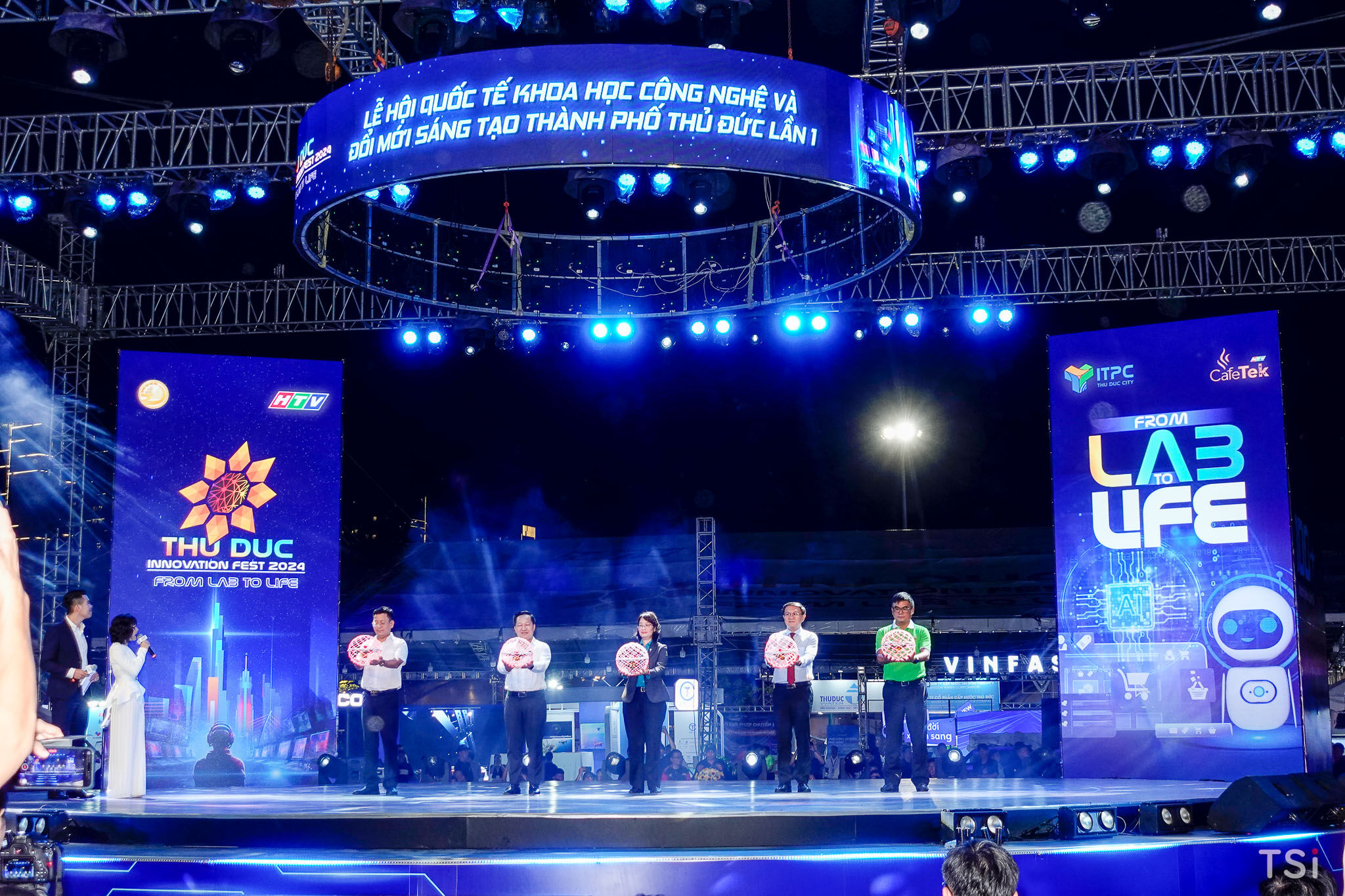 Khai mạc lễ hội Công nghệ ngoài trời đầu tiên tại Việt Nam - Thủ Đức Innovation Fest 2024 Khai mạc lễ hội Công nghệ ngoài trời đầu tiên tại Việt Nam - Thủ Đức Innovation Fest 2024