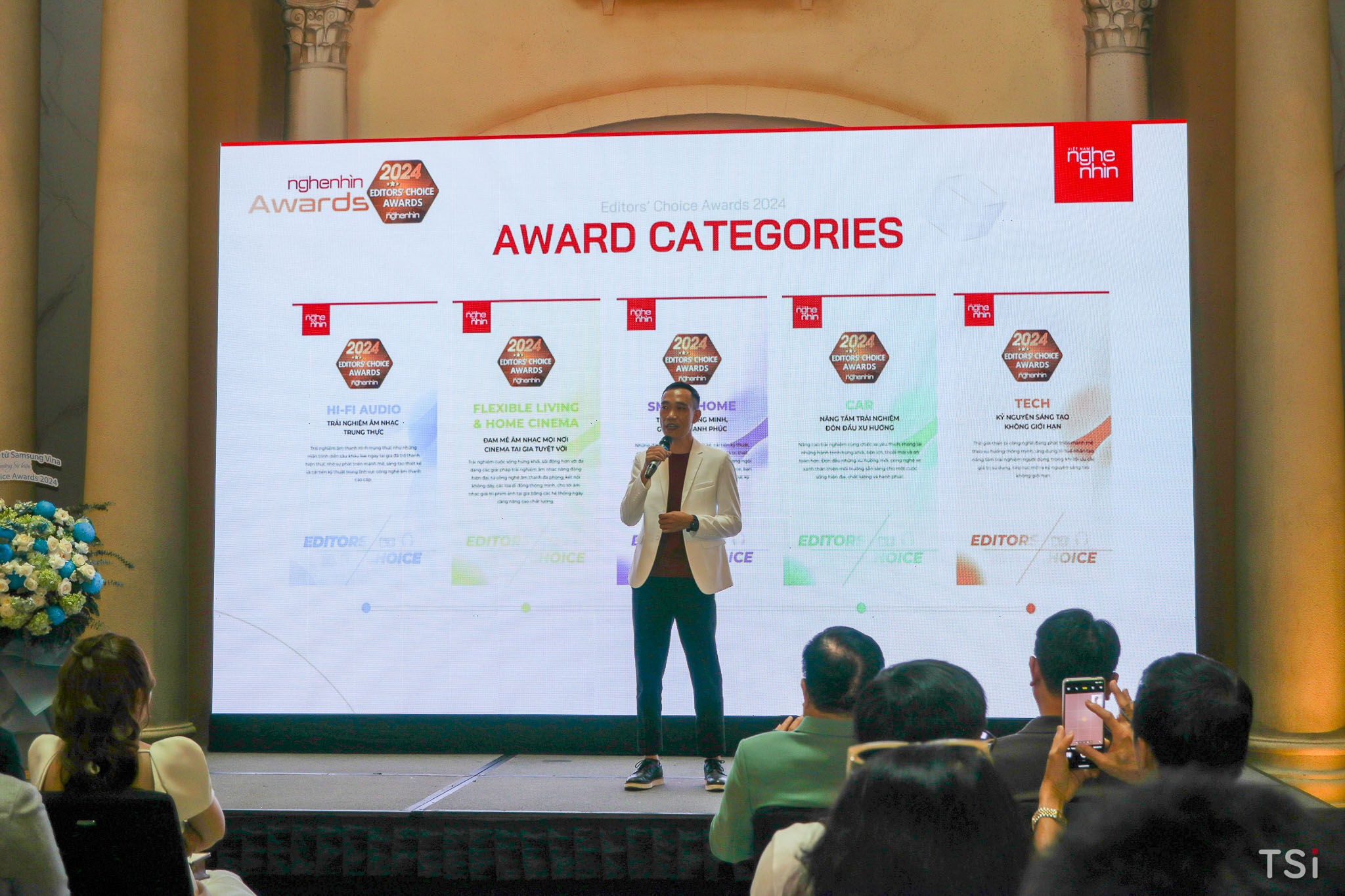 Tạp chí Nghe Nhìn Việt Nam trao giải Editors’ Choice Awards 2024 Tạp chí Nghe Nhìn Việt Nam trao giải Editors’ Choice Awards 2024