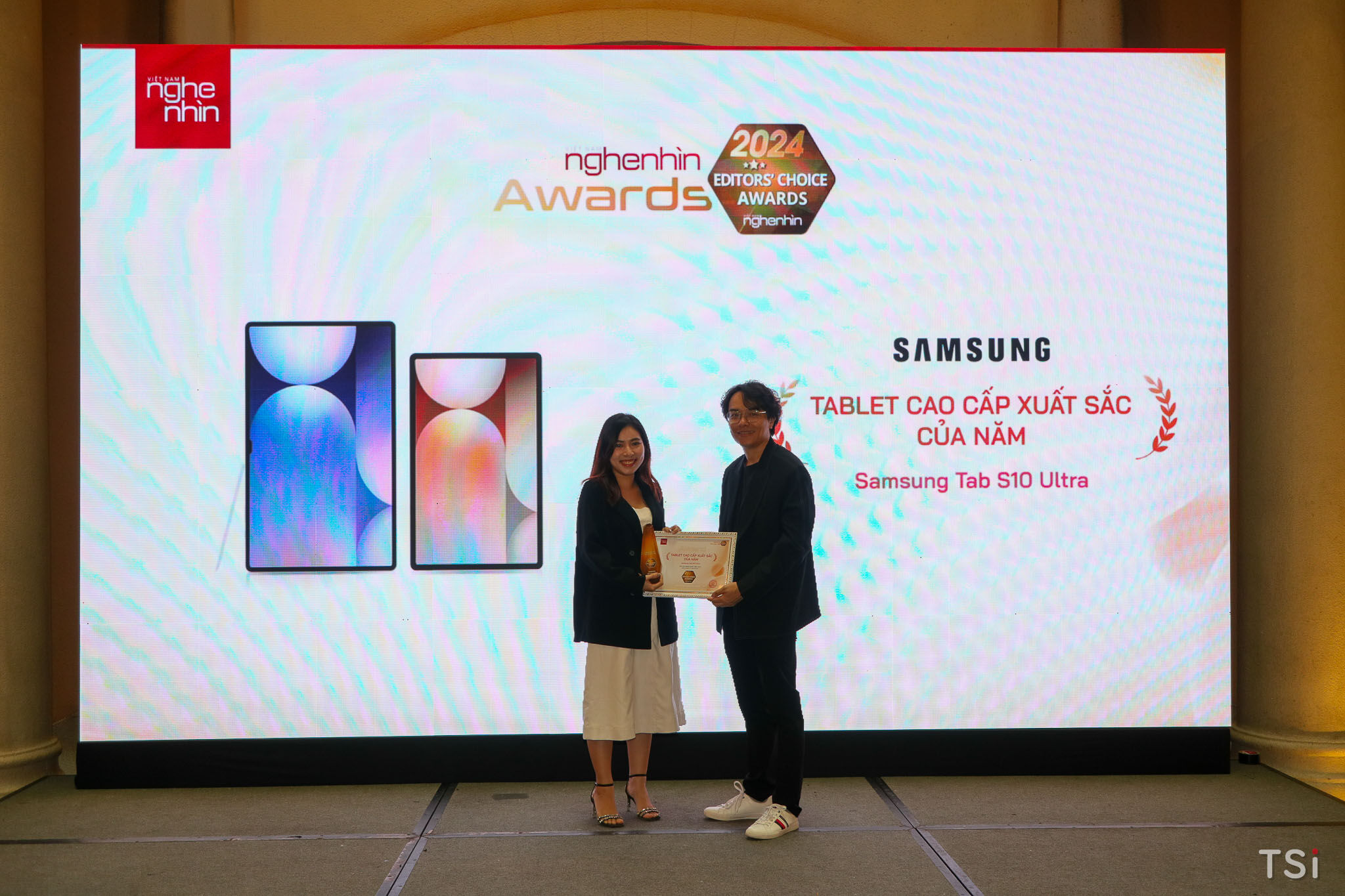 Tạp chí Nghe Nhìn Việt Nam trao giải Editors’ Choice Awards 2024 Tạp chí Nghe Nhìn Việt Nam trao giải Editors’ Choice Awards 2024