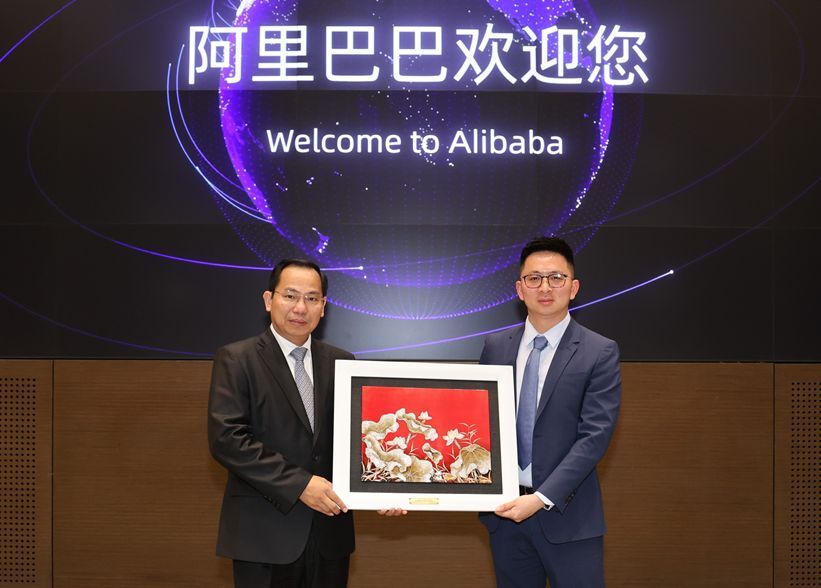 Alibaba.com khẳng định mạnh mẽ cam kết đồng hành cùng thị trường Việt Nam Alibaba.com đón tiếp đoàn đại biểu cấp cao Việt Nam, dẫn đầu bởi ông Lê Quang Mạnh, khẳng định mạnh mẽ cam kết đồng hành cùng thị trường Việt Nam