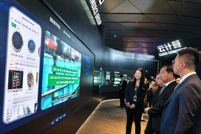 Alibaba.com khẳng định mạnh mẽ cam kết đồng hành cùng thị trường Việt Nam Alibaba.com đón tiếp đoàn đại biểu cấp cao Việt Nam, dẫn đầu bởi ông Lê Quang Mạnh, khẳng định mạnh mẽ cam kết đồng hành cùng thị trường Việt Nam