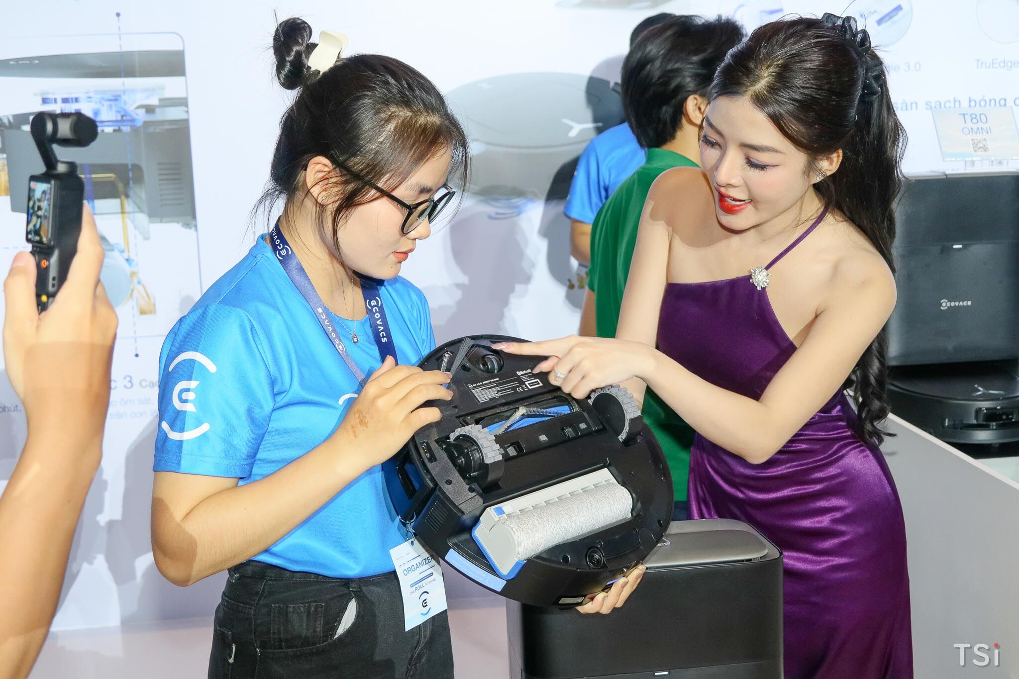 ECOVACS ra mắt giải pháp hút bụi & lau sàn thông minh hoàn toàn mới, sức mạnh làm sạch vượt trội gấp 16 lần - one roll to shine ECOVACS ra mắt giải pháp hút bụi & lau sàn thông minh hoàn toàn mới, sức mạnh làm sạch vượt trội gấp 16 lần - one roll to shine
