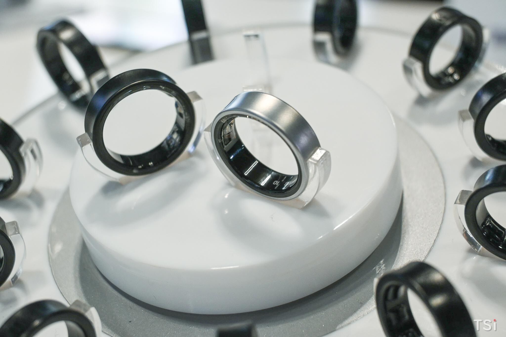 Samsung đón đầu xu hướng thời trang công nghệ với phụ kiện thông minh Galaxy Ring Samsung đón đầu xu hướng thời trang công nghệ với phụ kiện thông minh Galaxy Ring