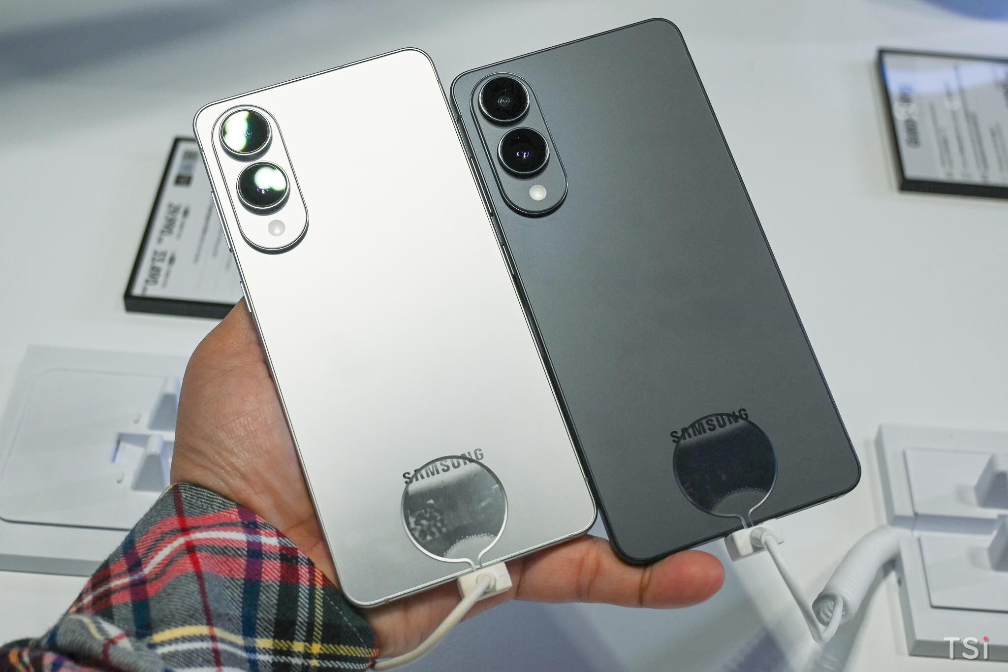 Samsung Galaxy S25 Edge có giá từ 30 triệu đồng Samsung Galaxy S25 Edge có giá từ 30 triệu đồng