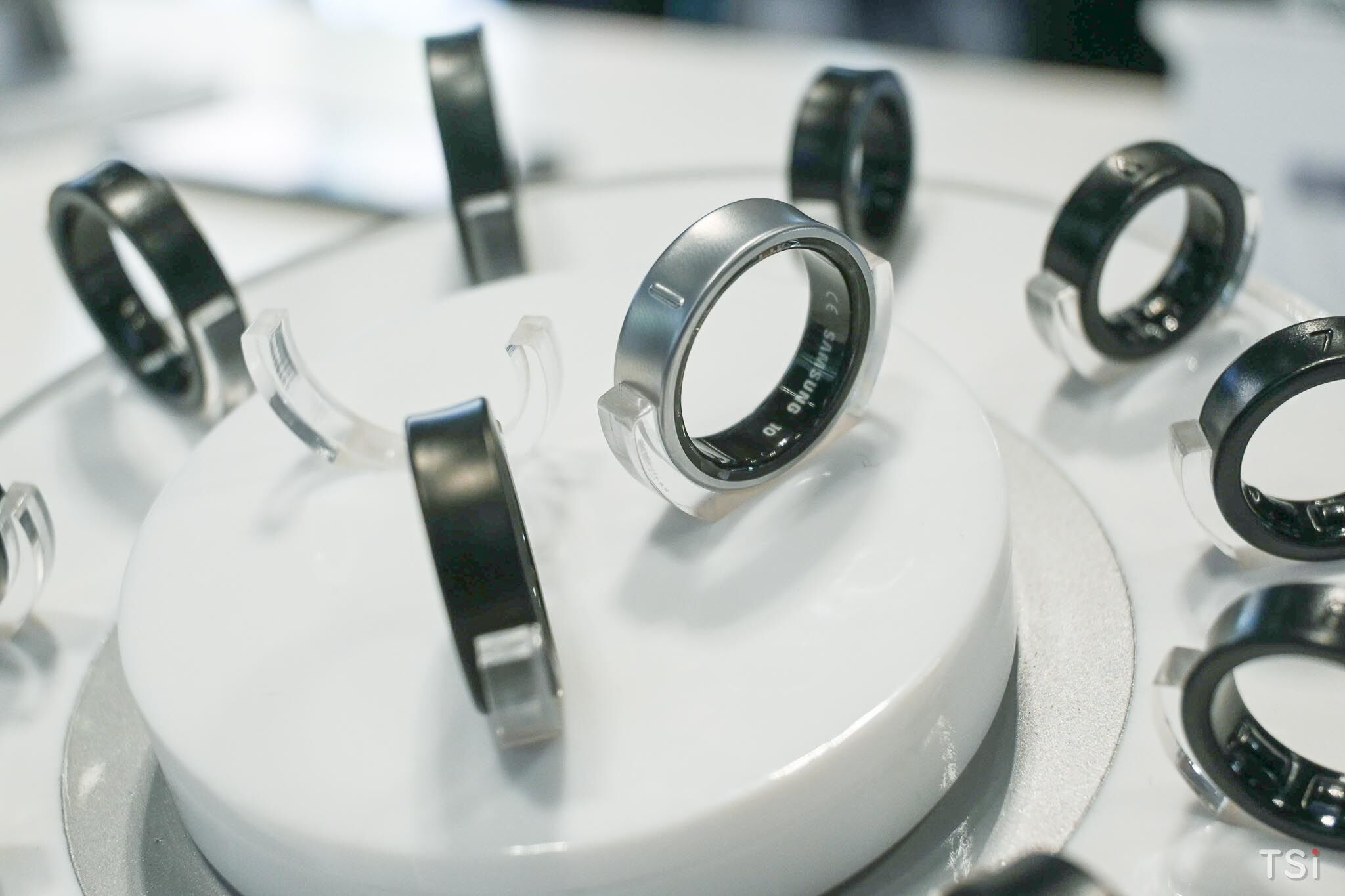 Samsung đón đầu xu hướng thời trang công nghệ với phụ kiện thông minh Galaxy Ring Samsung đón đầu xu hướng thời trang công nghệ với phụ kiện thông minh Galaxy Ring