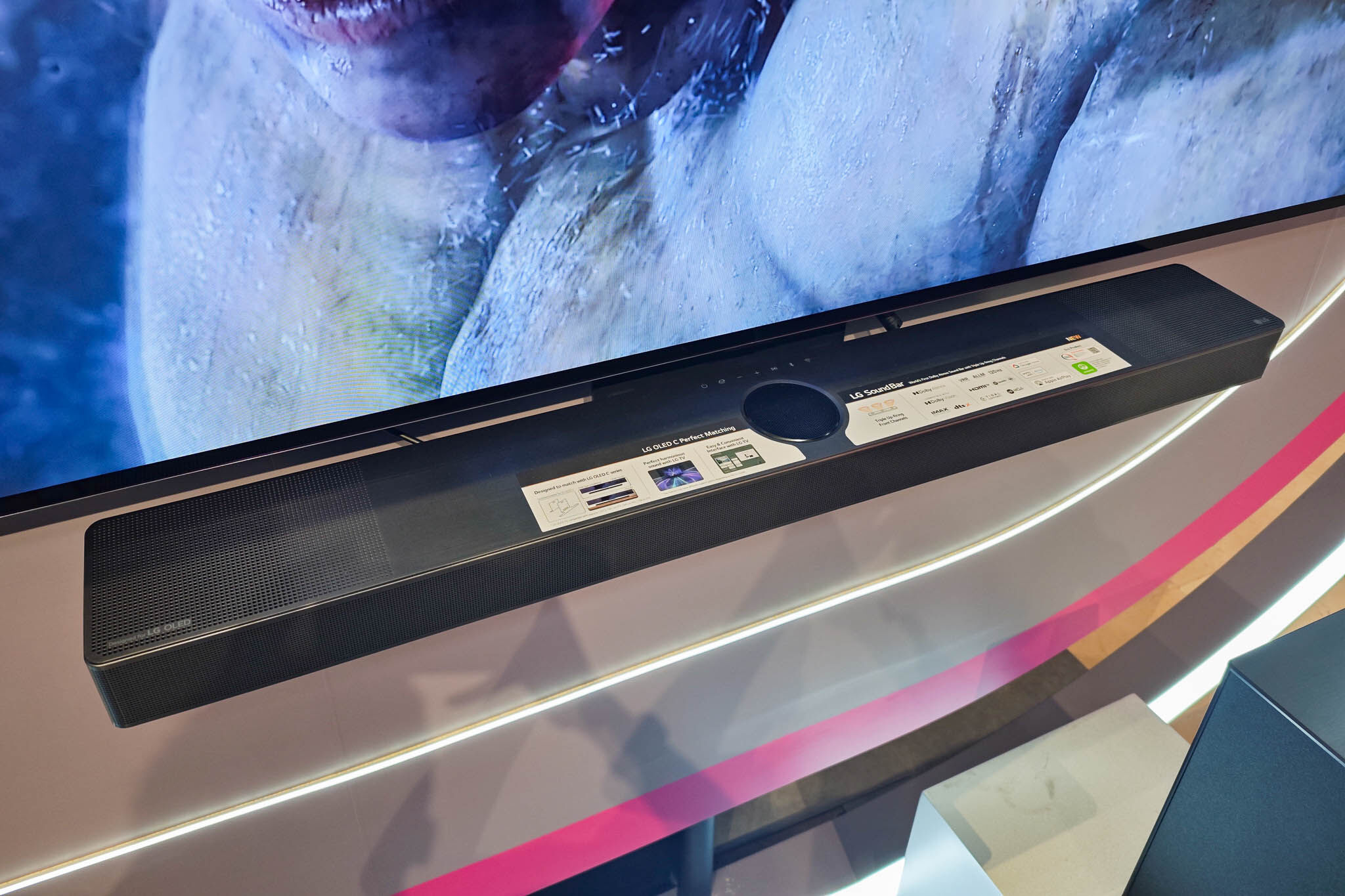 LG Việt Nam ra mắt dải sản phẩm TV LG AI 2025 tích hợp trí tuệ nhân tạo thấu cảm LG Việt Nam ra mắt dải sản phẩm TV LG AI 2025 tích hợp trí tuệ nhân tạo thấu cảm