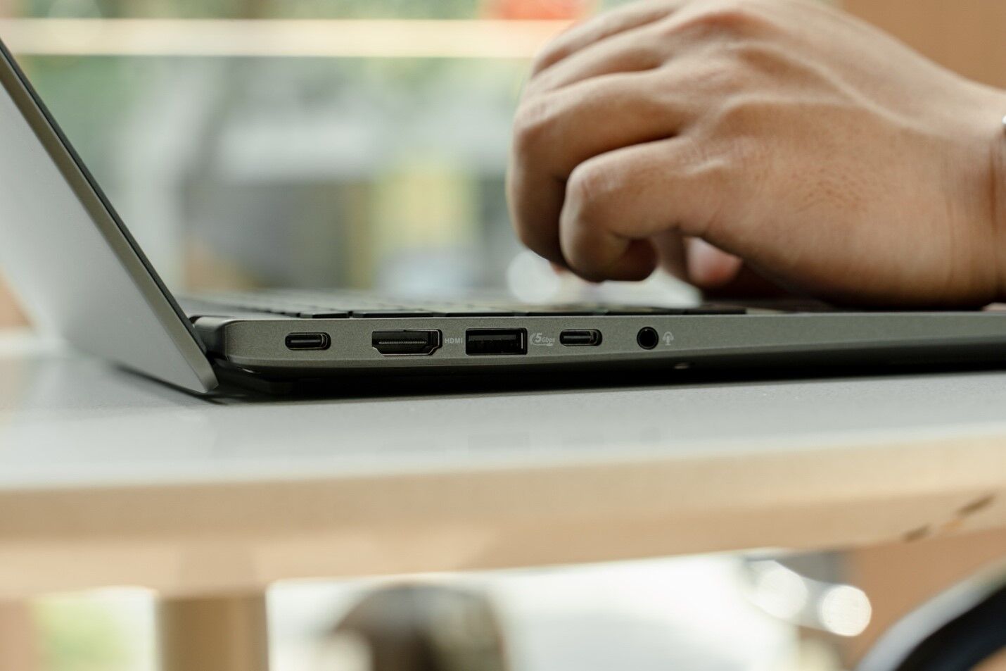 ASUS ra mắt Vivobook S14/S16 mỏng nhẹ với chip Intel Core H-series, thời lượng pin lâu tới 20 giờ ASUS ra mắt Vivobook S14/S16 mỏng nhẹ với chip Intel Core H-series, thời lượng pin lâu tới 20 giờ