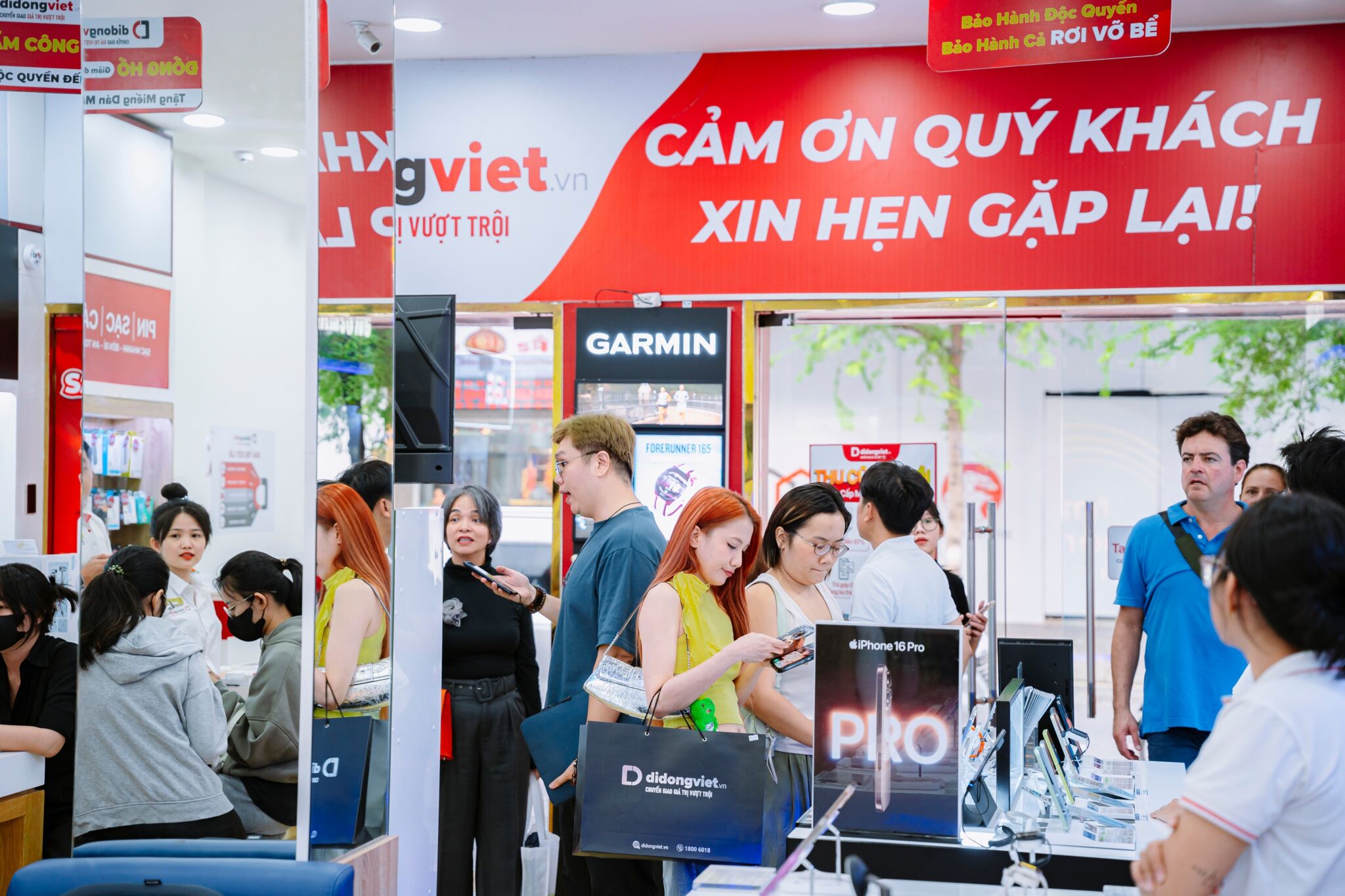 Giảm sốc 5/5 tại Di Động Việt: iPhone 16 Pro Max, phụ kiện từ 55 nghìn đồng Loạt thiết bị công nghệ giảm sốc dịp 5/5 tại Di Động Việt: iPhone 16 Pro Max giảm mạnh, phụ kiện từ 55 nghìn đồng, mua đồng hồ tặng loa