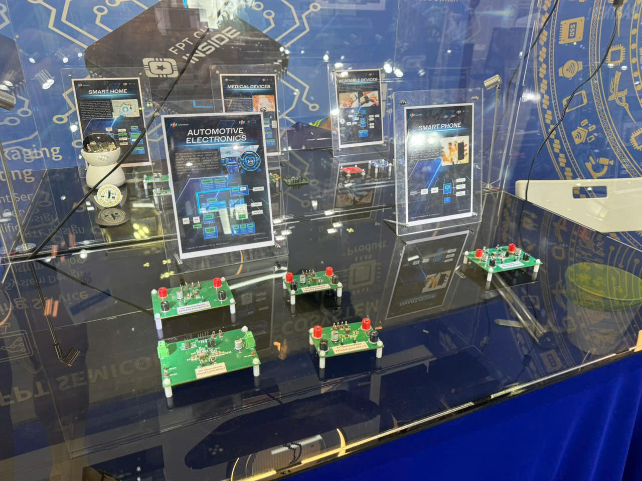 FPT giới thiệu hệ sinh thái “FPT Chip Inside” tại Triển lãm SEMICON SEA 2025 FPT giới thiệu hệ sinh thái “FPT Chip Inside” tại Triển lãm SEMICON SEA 2025