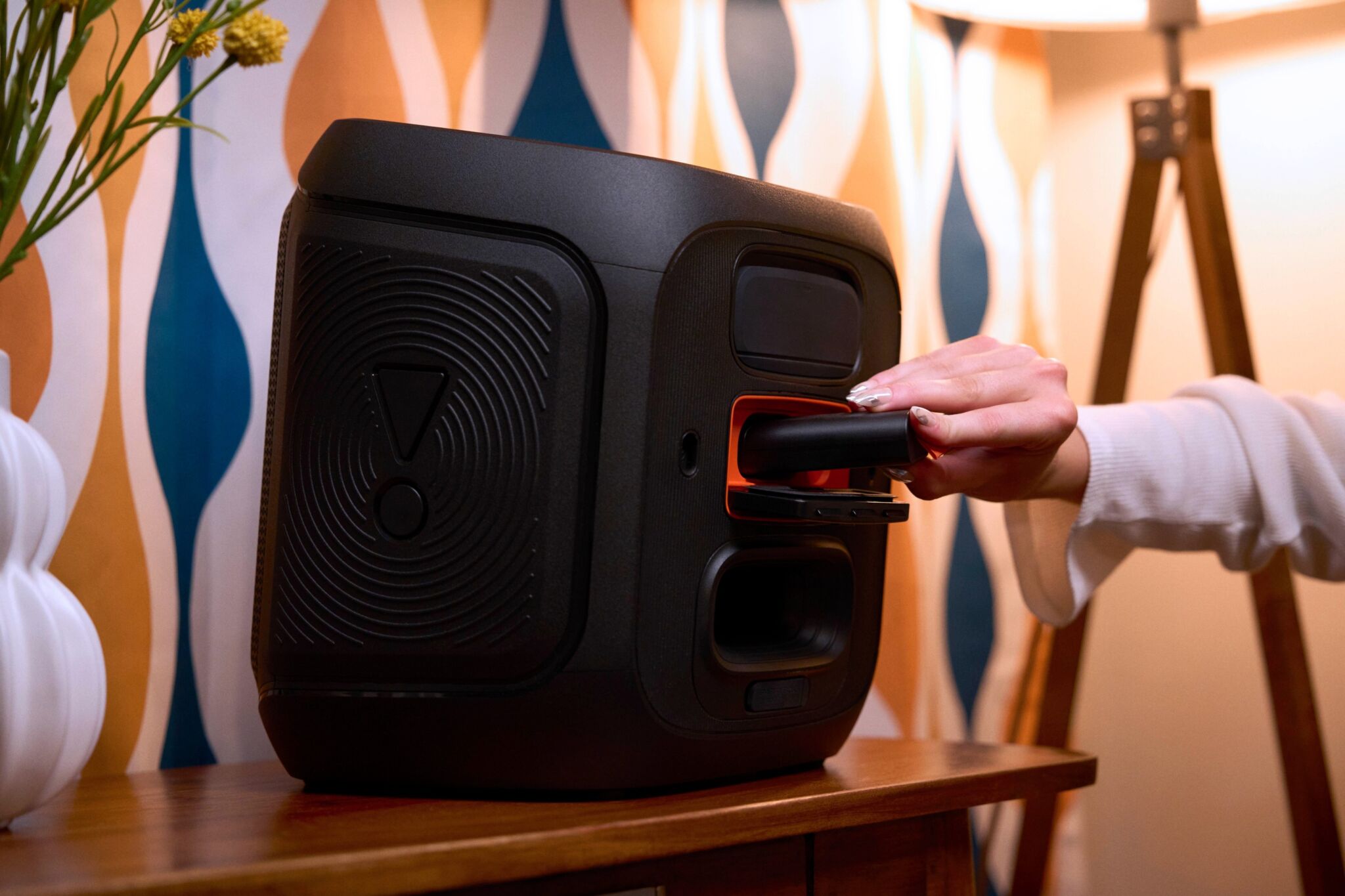 JBL PartyBox Encore 2 chính thức ra mắt - Âm thanh tiệc tùng bùng nổ với AI Sound Boost và Auracast JBL PartyBox Encore 2 chính thức ra mắt - Âm thanh tiệc tùng bùng nổ với AI Sound Boost và Auracast