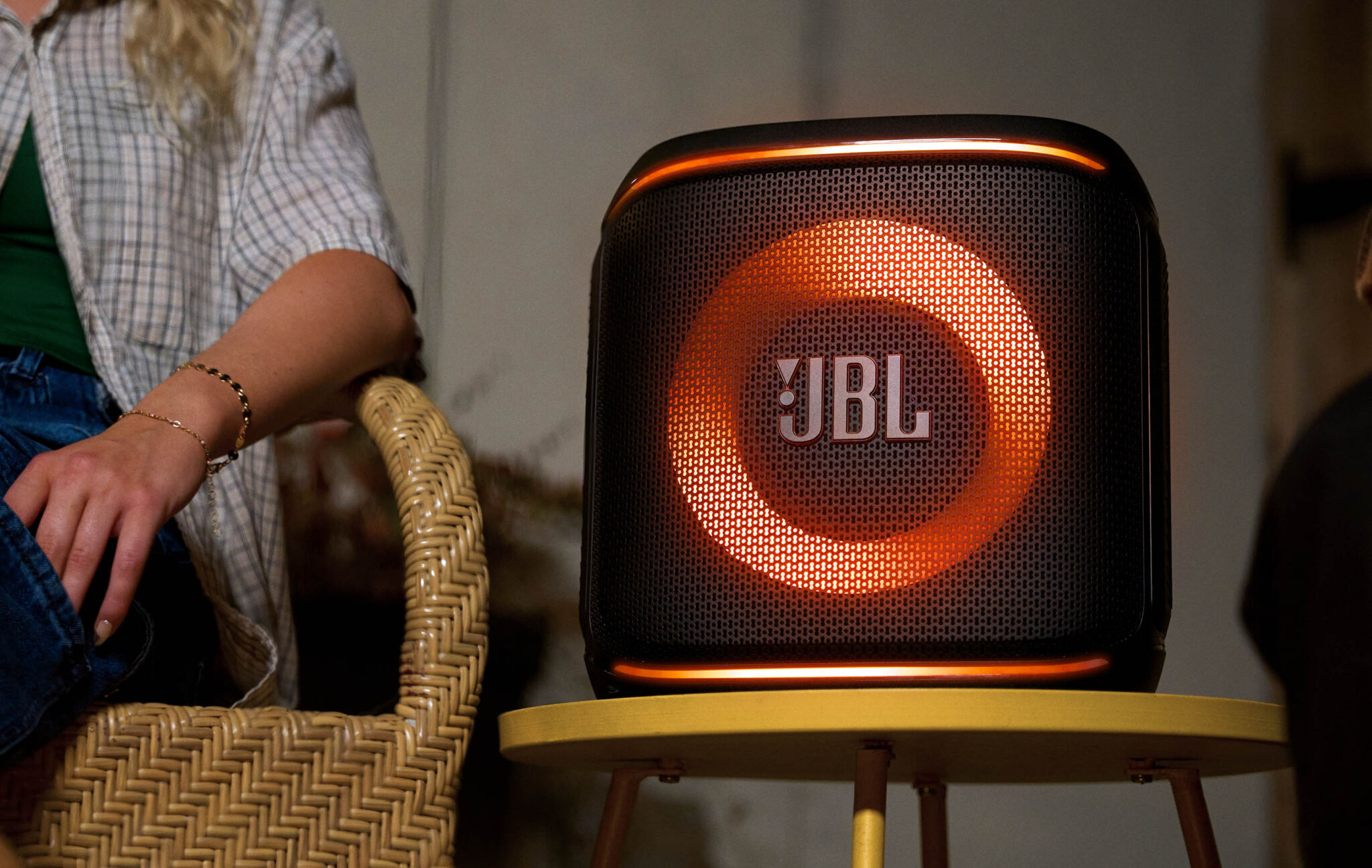 JBL PartyBox Encore 2 chính thức ra mắt - Âm thanh tiệc tùng bùng nổ với AI Sound Boost và Auracast JBL PartyBox Encore 2 chính thức ra mắt - Âm thanh tiệc tùng bùng nổ với AI Sound Boost và Auracast