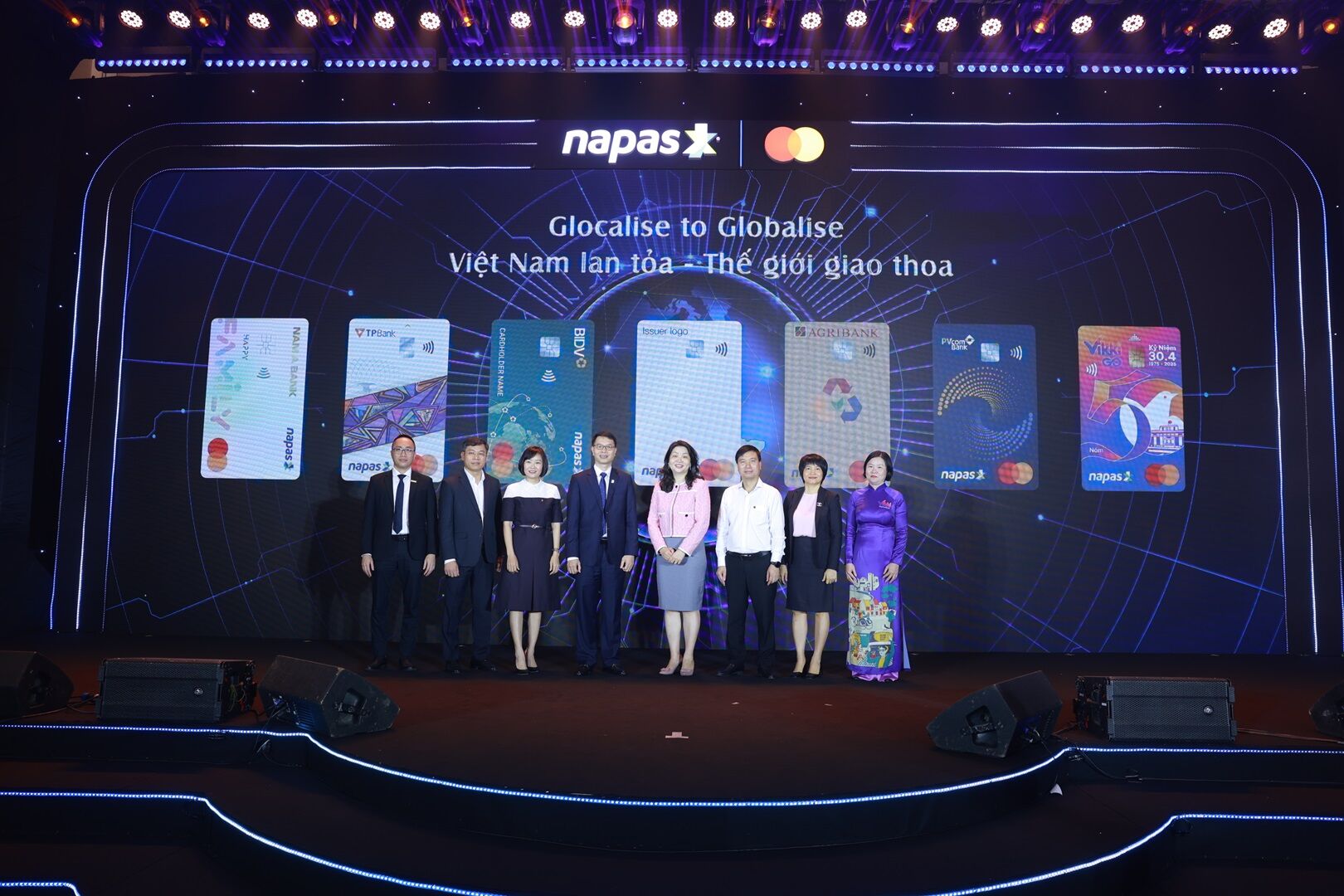 Mastercard và NAPAS chính thức phát hành thẻ đồng thương hiệu đầu tiên cùng 6 ngân hàng Việt Nam, mở ra trải nghiệm thanh toán liền mạch từ nội địa đến quốc tế Mastercard và NAPAS chính thức phát hành thẻ đồng thương hiệu đầu tiên cùng 6 ngân hàng Việt Nam, mở ra trải nghiệm thanh toán liền mạch từ nội địa đến quốc tế