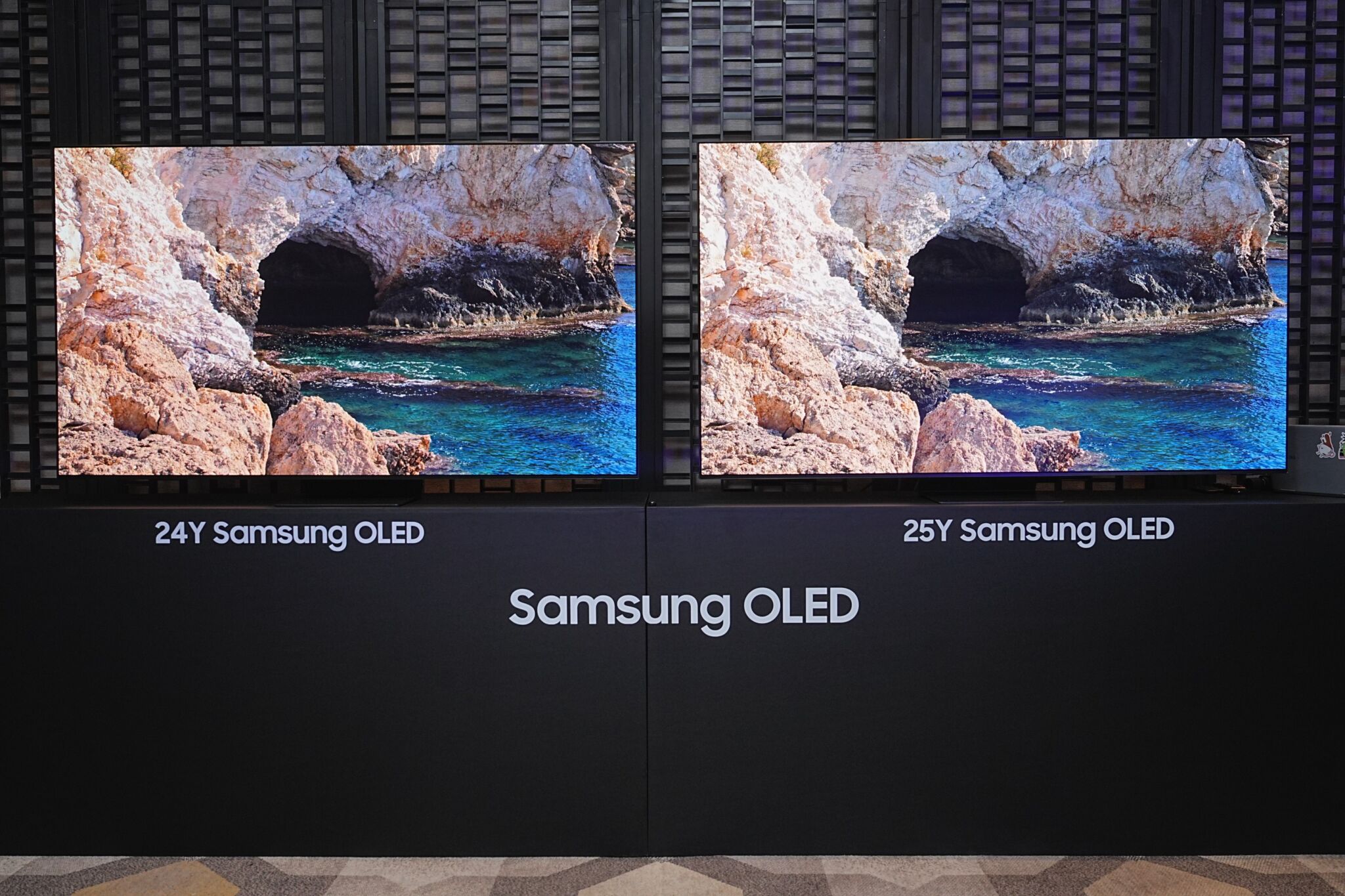 Samsung tiên phong đổi mới công nghệ màn hình Chấm Lượng Tử Hành trình đổi mới của Samsung: Màn hình Chấm Lượng Tử vượt trội về độ sáng và an toàn