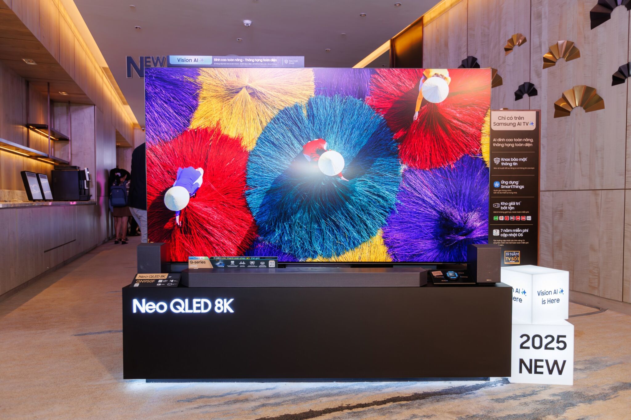 Samsung mang tính năng mới trên TV đến gần người dùng hơn qua Samsung Vision AI Tour 2025 Samsung mang tính năng mới trên TV đến gần người dùng hơn qua Samsung Vision AI Tour 2025