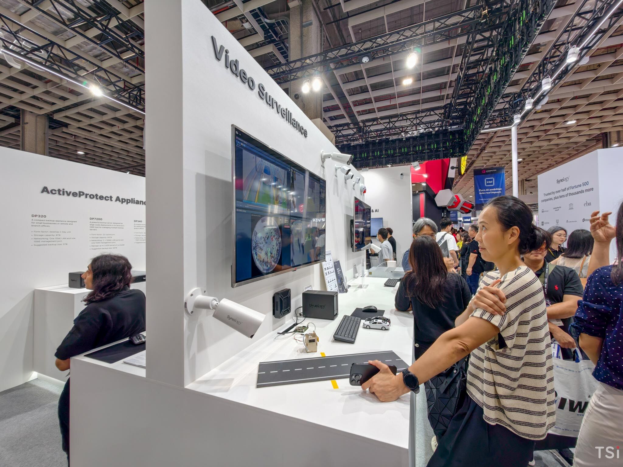 Synology công bố PAS7700 và C2 Surveillance tại Computex 2025 Synology công bố PAS7700 và C2 Surveillance tại Computex 2025