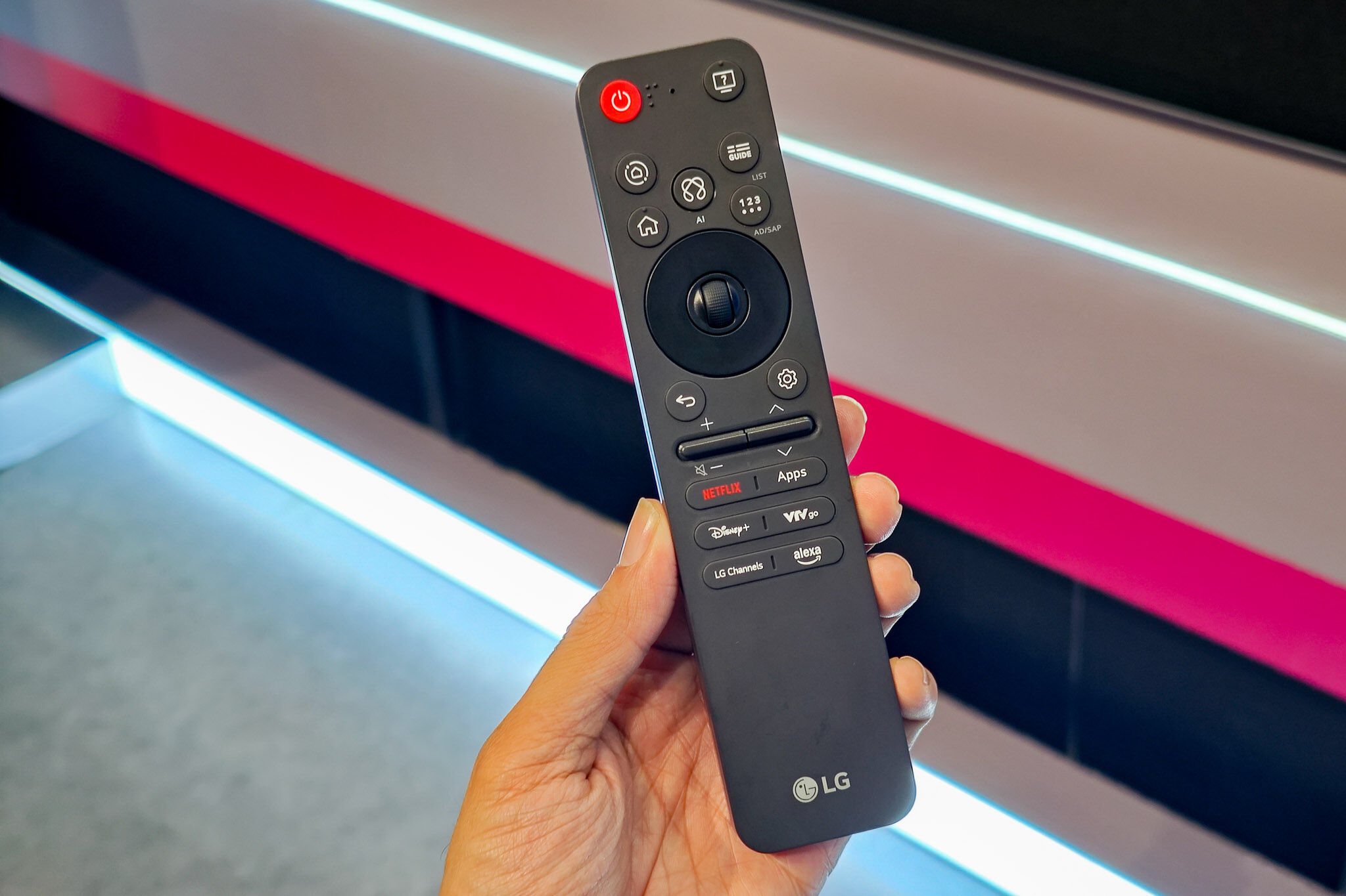 LG Việt Nam ra mắt dải sản phẩm TV LG AI 2025 tích hợp trí tuệ nhân tạo thấu cảm LG Việt Nam ra mắt dải sản phẩm TV LG AI 2025 tích hợp trí tuệ nhân tạo thấu cảm