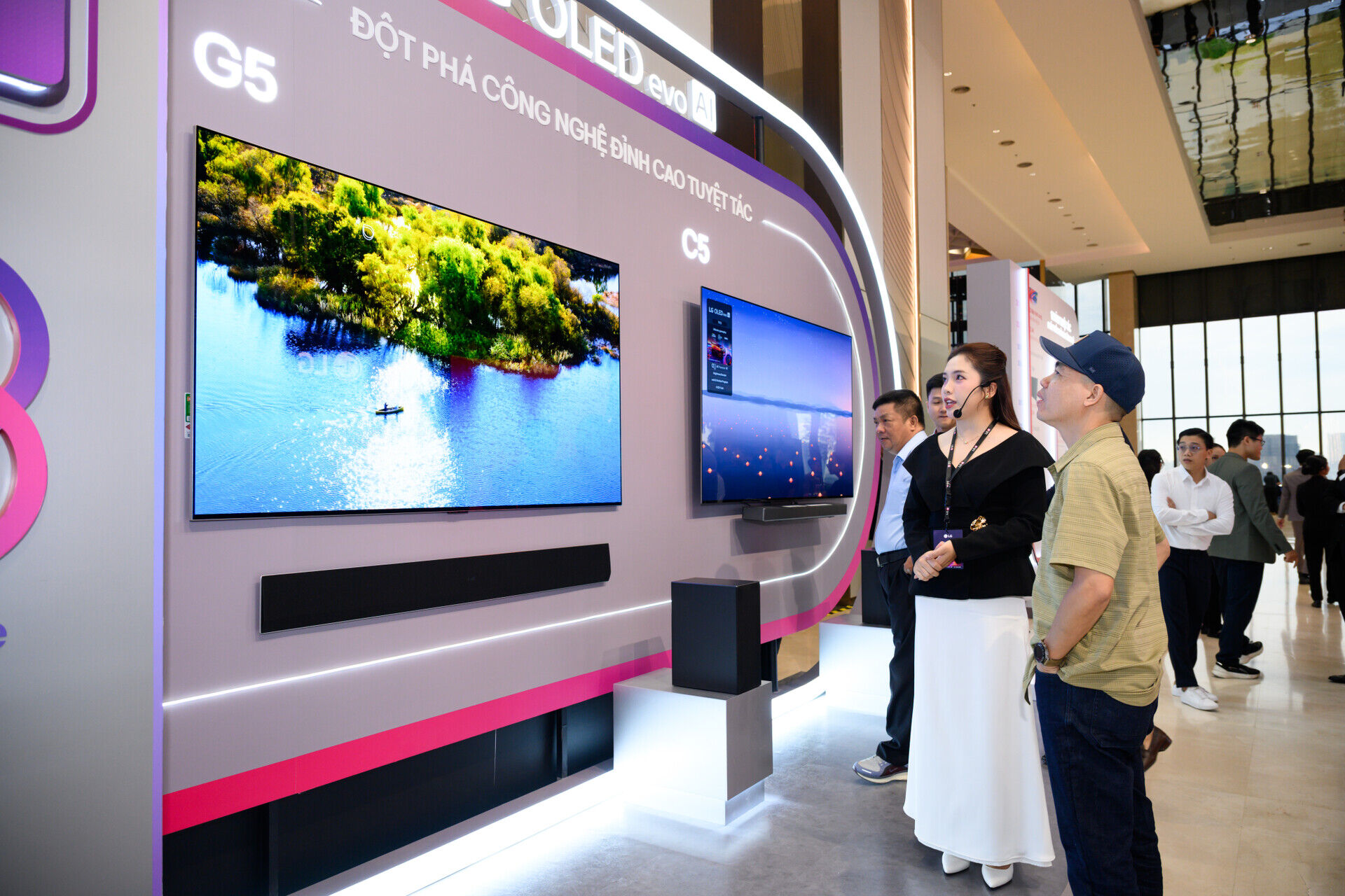 LG Việt Nam ra mắt dải sản phẩm TV LG AI 2025 tích hợp trí tuệ nhân tạo thấu cảm LG Việt Nam ra mắt dải sản phẩm TV LG AI 2025 tích hợp trí tuệ nhân tạo thấu cảm