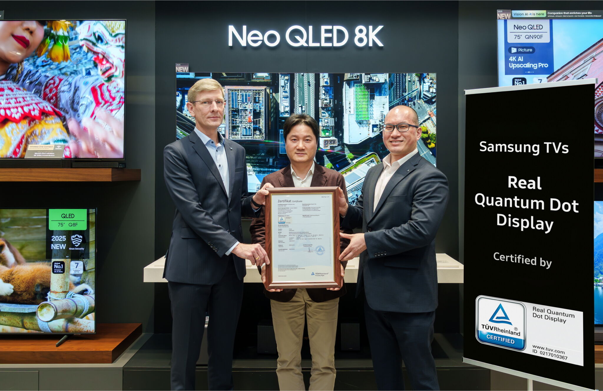 TV QLED của Samsung đạt chứng nhận “Màn hình Chấm lượng tử Đích thực” từ TÜV Rheinland TV QLED của Samsung đạt chứng nhận “Màn hình Chấm lượng tử Đích thực” từ TÜV Rheinland