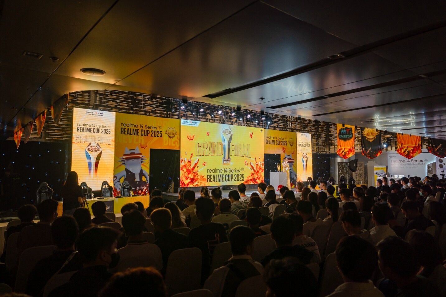 Chung kết realme Cup 2025: Eternity AOV lên ngôi vô địch và hành trình "Make it real" đáng nhớ của cộng đồng esports Việt Nam Chung kết realme Cup 2025: Eternity AOV lên ngôi vô địch và hành trình "Make it real." đáng nhớ của cộng đồng esports Việt Nam
