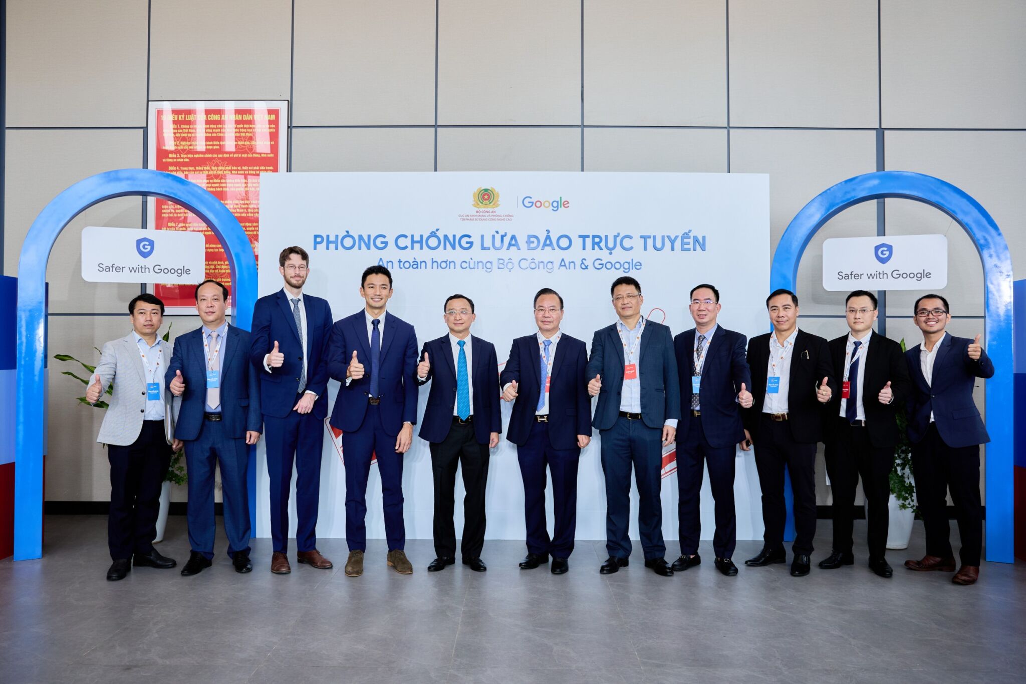 Google hợp tác cùng Bộ Công an triển khai chiến dịch phòng chống lừa đảo trực tuyến – An toàn hơn cùng Bộ Công an & Google Google hợp tác cùng Bộ Công an triển khai chiến dịch phòng chống lừa đảo trực tuyến – An toàn hơn cùng Bộ Công an & Google