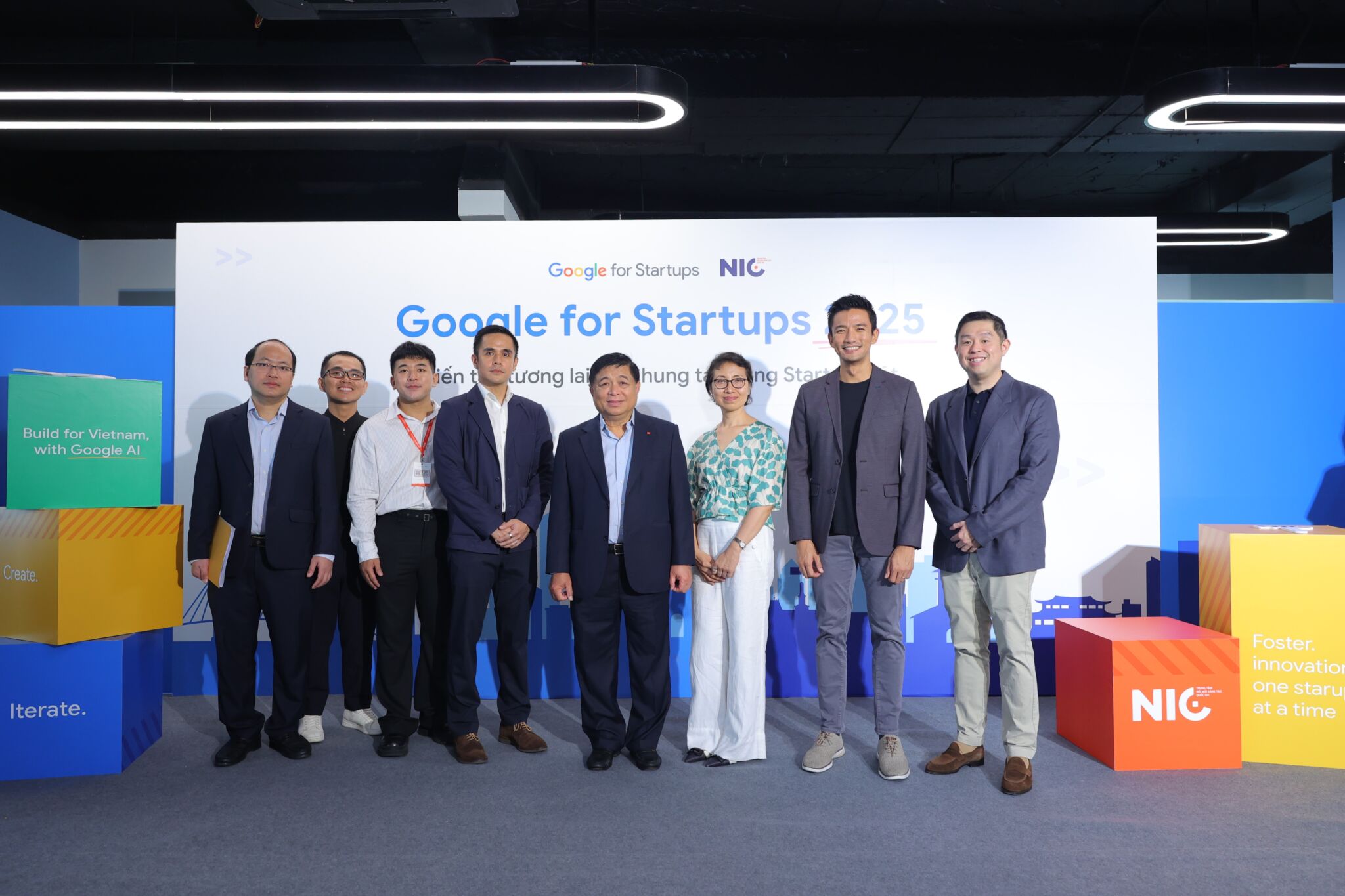 Google và NIC công bố các sáng kiến thúc đẩy khởi nghiệp về AI và phổ cập kiến thức AI cho cộng đồng Google và NIC công bố các sáng kiến thúc đẩy khởi nghiệp về AI và phổ cập kiến thức AI cho cộng đồng