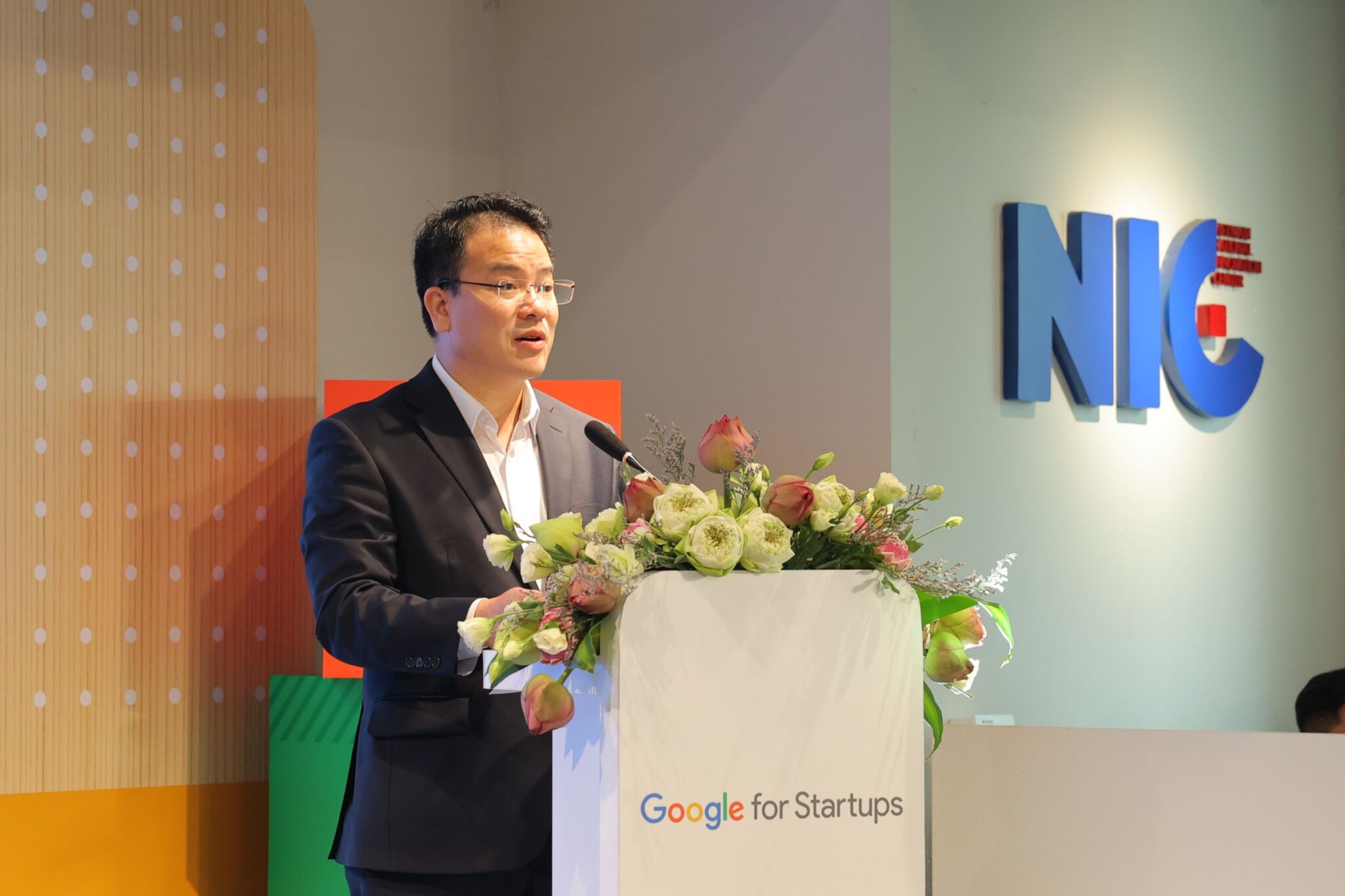 Google và NIC công bố các sáng kiến thúc đẩy khởi nghiệp về AI và phổ cập kiến thức AI cho cộng đồng Google và NIC công bố các sáng kiến thúc đẩy khởi nghiệp về AI và phổ cập kiến thức AI cho cộng đồng