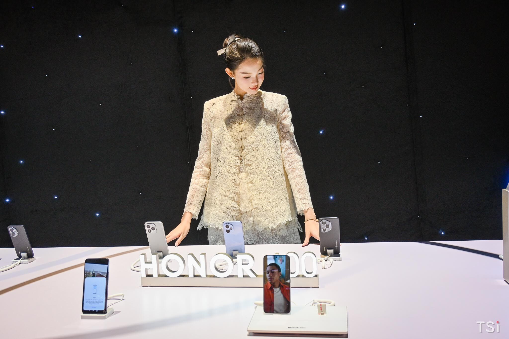 HONOR 400 series ra mắt: camera 200MP tích hợp AI cao cấp