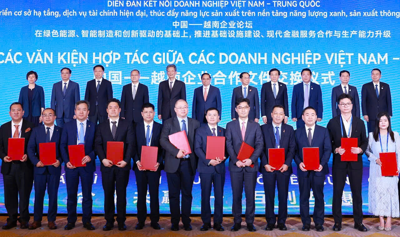 Huawei và Tập đoàn Điện lực Việt Nam (EVN) ký kết Biên bản ghi nhớ hợp tác phát triển hạ tầng năng lượng bền vững Tập đoàn Huawei Technologies Co., Ltd và Tập đoàn Điện lực Việt Nam (EVN) ký kết Biên bản ghi nhớ hợp tác phát triển hạ tầng năng lượng bền vững