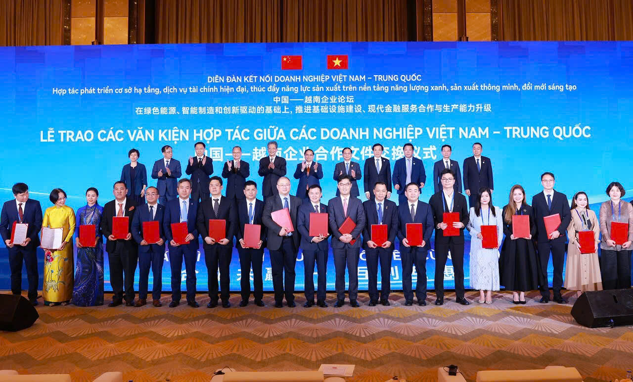 Huawei và Tập đoàn Điện lực Việt Nam (EVN) ký kết Biên bản ghi nhớ hợp tác phát triển hạ tầng năng lượng bền vững Tập đoàn Huawei Technologies Co., Ltd và Tập đoàn Điện lực Việt Nam (EVN) ký kết Biên bản ghi nhớ hợp tác phát triển hạ tầng năng lượng bền vững