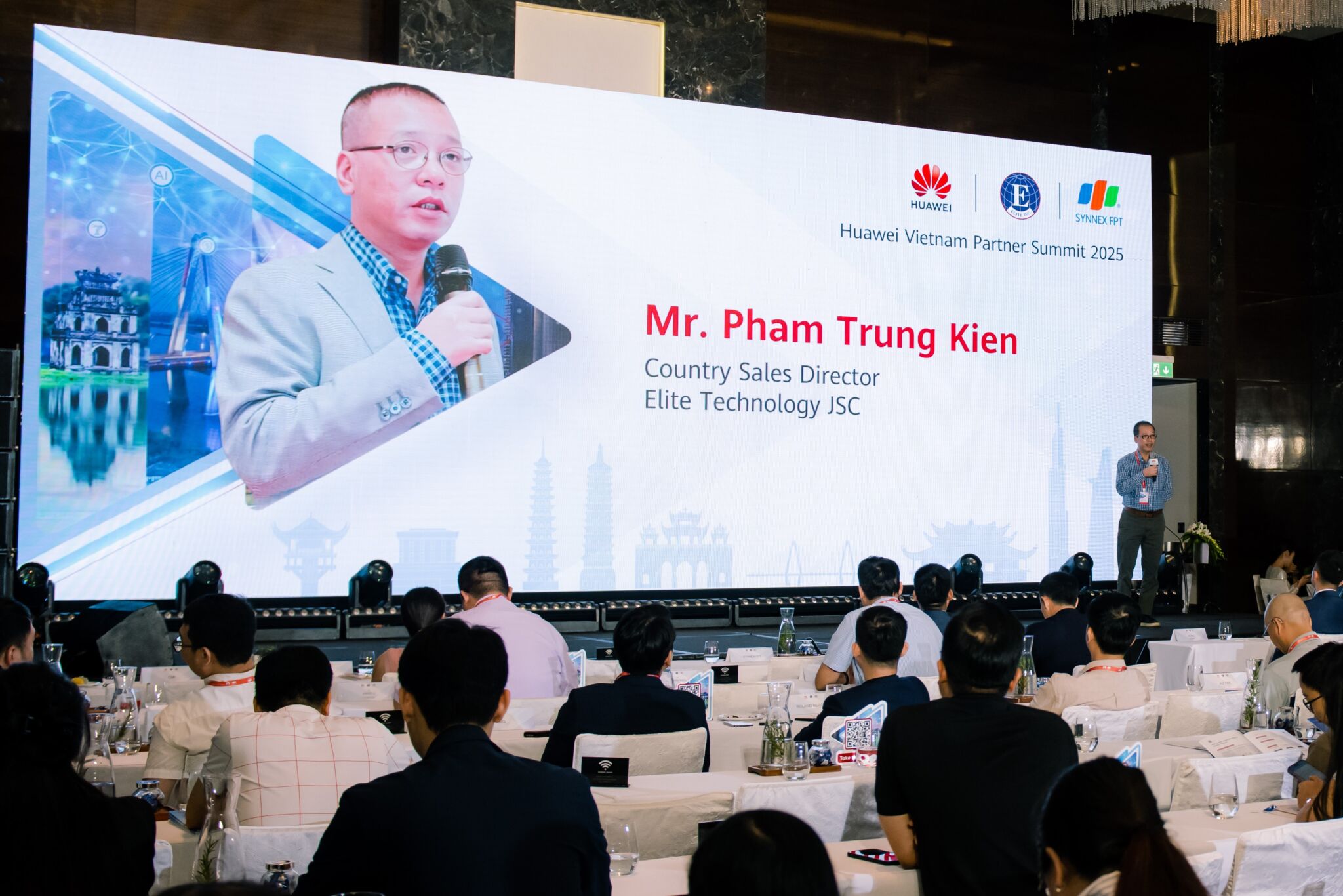Huawei cùng các đối tác khám phá các cơ hội tăng trưởng mới trong đa ngành công nghiệp tại Hội nghị Huawei Vietnam Partner Summit 2025 Huawei cùng các đối tác khám phá các cơ hội tăng trưởng mới trong đa ngành công nghiệp tại Hội nghị Huawei Vietnam Partner Summit 2025