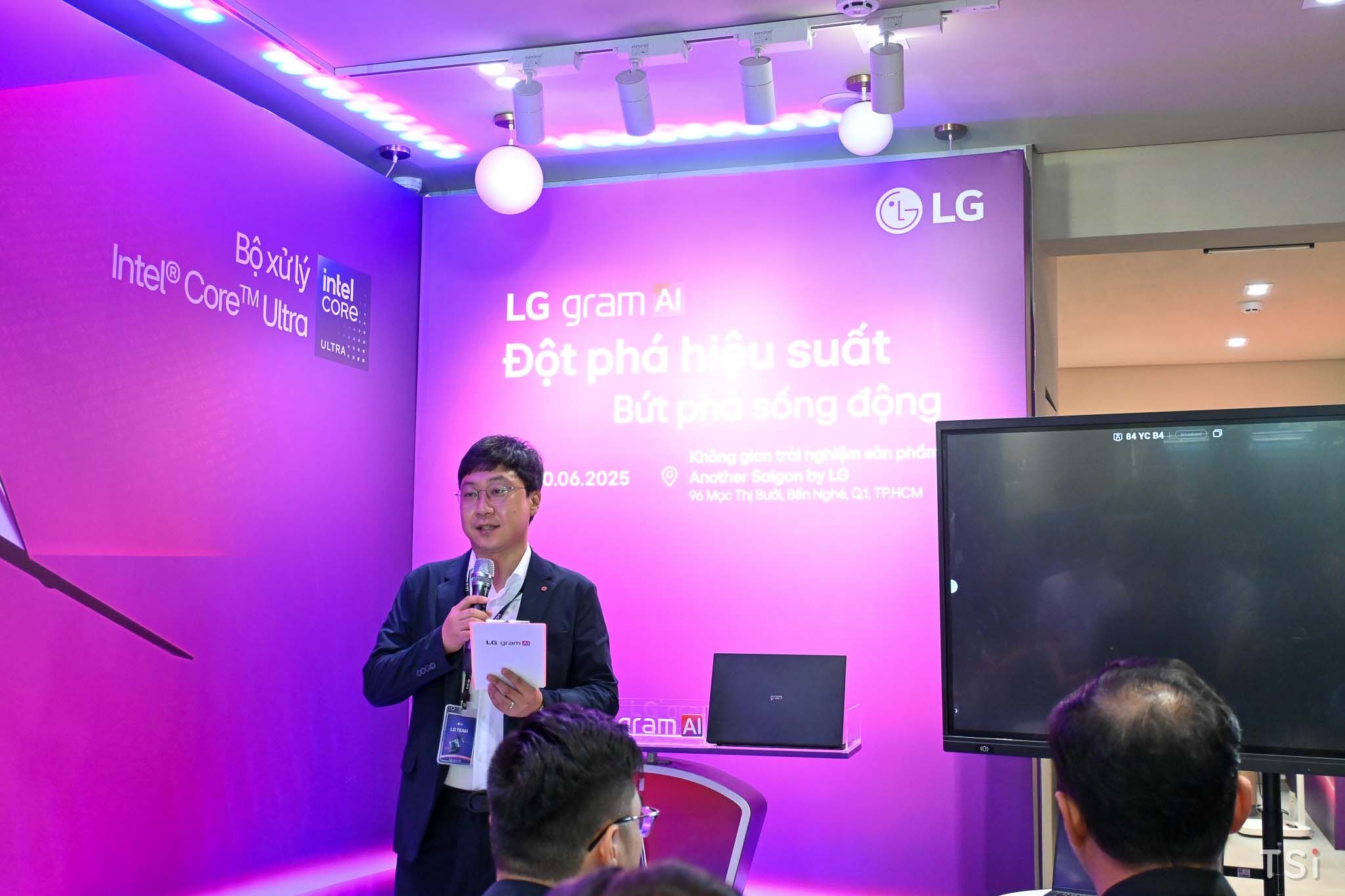 LG khởi động kỷ nguyên “Hybrid AI” với laptop LG gram AI 2025 siêu mỏng nhẹ, hiệu suất cao LG khởi động kỷ nguyên “Hybrid AI” với laptop LG gram AI 2025 siêu mỏng nhẹ, hiệu suất cao