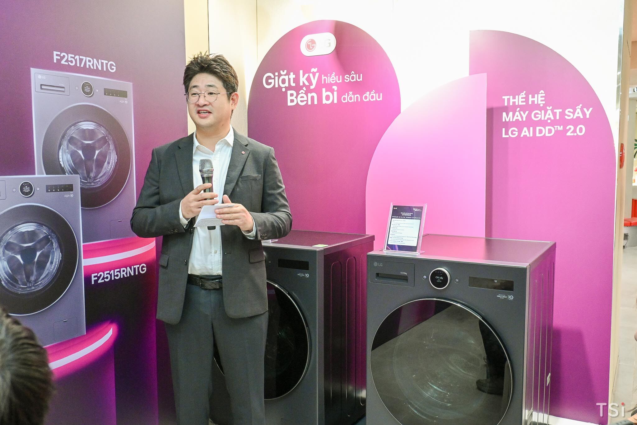 LG Việt Nam giới thiệu thế hệ máy giặt và giặt sấy mới LG AI DD 2.0 LG Việt Nam giới thiệu thế hệ máy giặt và giặt sấy mới LG AI DD 2.0