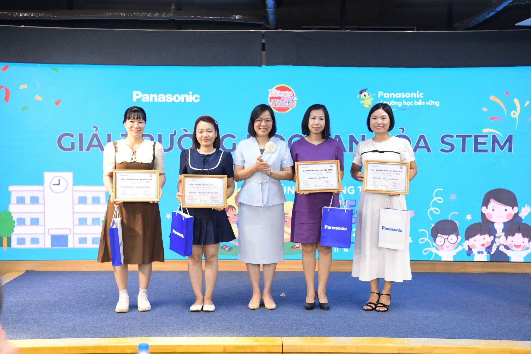 Panasonic trao giải cuộc thi “Cùng em sáng tạo STEM" năm 2025, vinh danh những dự án độc đáo và tiếp lửa đam mê STEM cho thế hệ trẻ Việt Nam Panasonic trao giải cuộc thi “Cùng em sáng tạo STEM" năm 2025, vinh danh những dự án độc đáo và tiếp lửa đam mê STEM cho thế hệ trẻ Việt Nam