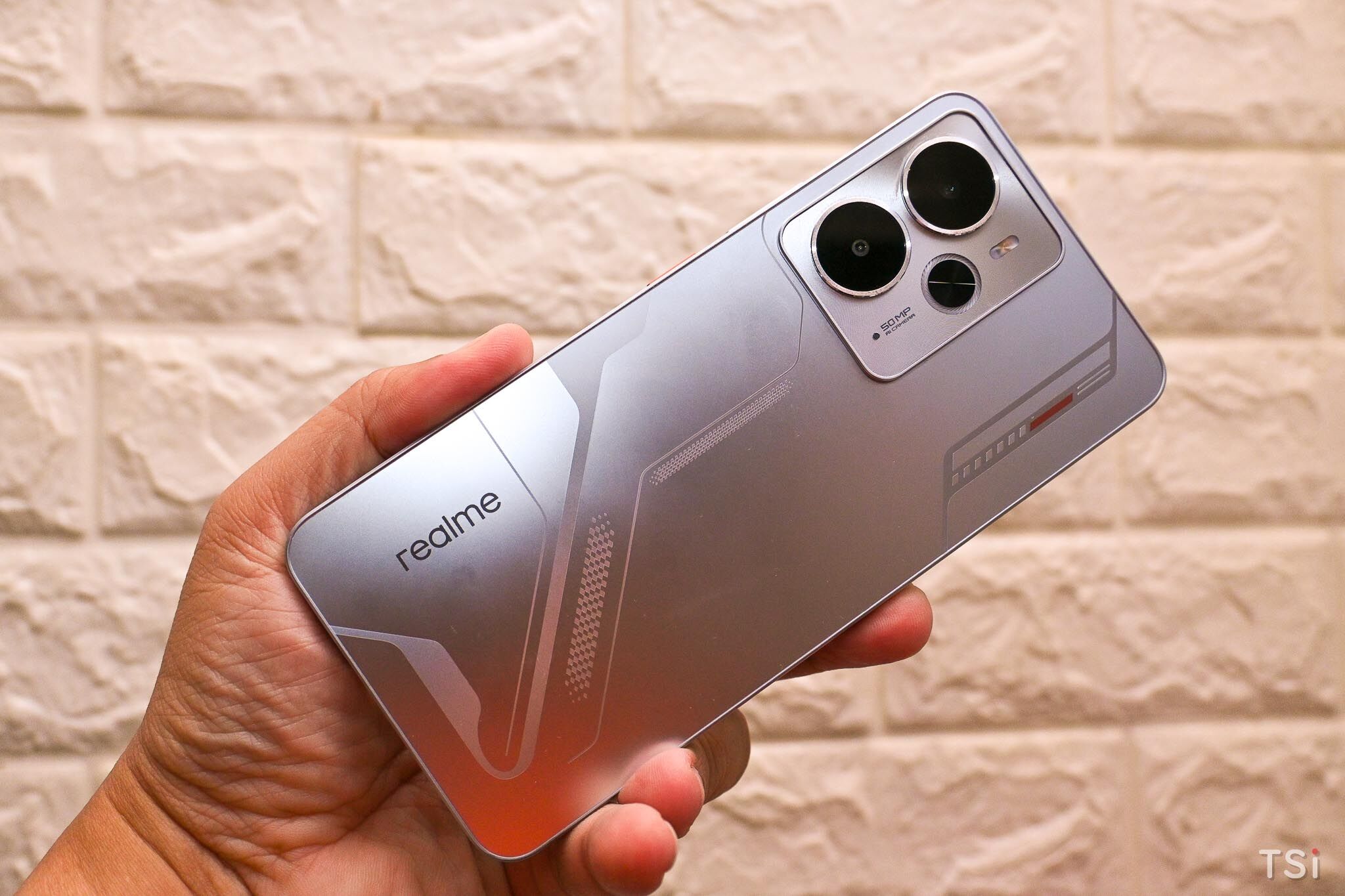 Trải nghiệm realme 14 5G: mạnh, chơi game mượt, giá tốt