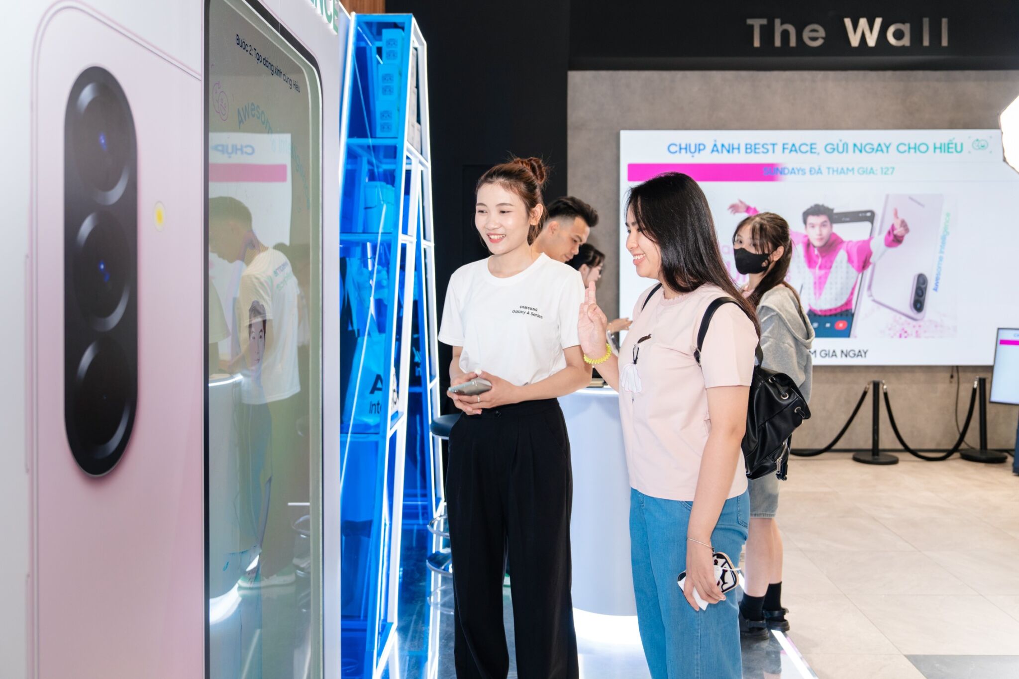 Samsung ra mắt Galaxy A56 5G màu Hồng và hoạt động Meet & Greet cùng HIEUTHUHAI Samsung mở đầu mùa hè đầy sôi động với Galaxy A56 5G phiên bản Hồng mới và hoạt động Meet & Greet cùng HIEUTHUHAI