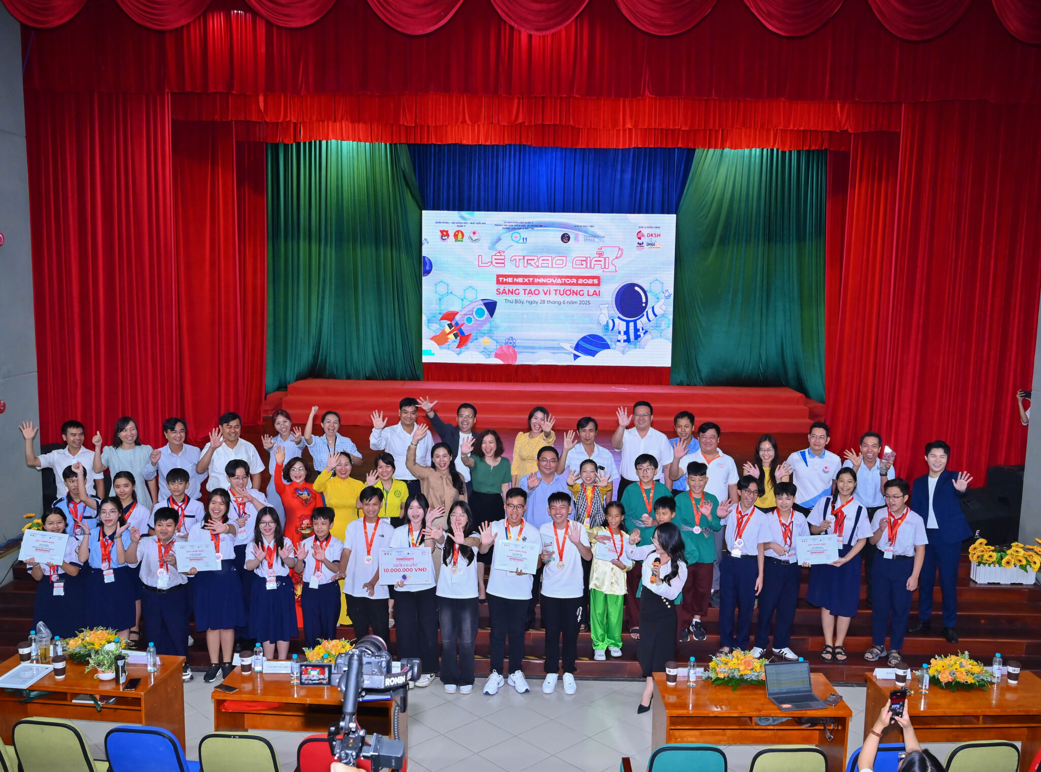 Cuộc thi “Sáng tạo vì Tương Lai 2025 - THE NEXT INNOVATOR 2025” chính thức khép lại với màn tranh tài bùng nổ của các nhà khoa học nhí Cuộc thi “Sáng tạo vì Tương Lai 2025 - THE NEXT INNOVATOR 2025” chính thức khép lại với màn tranh tài bùng nổ của các nhà khoa học nhí