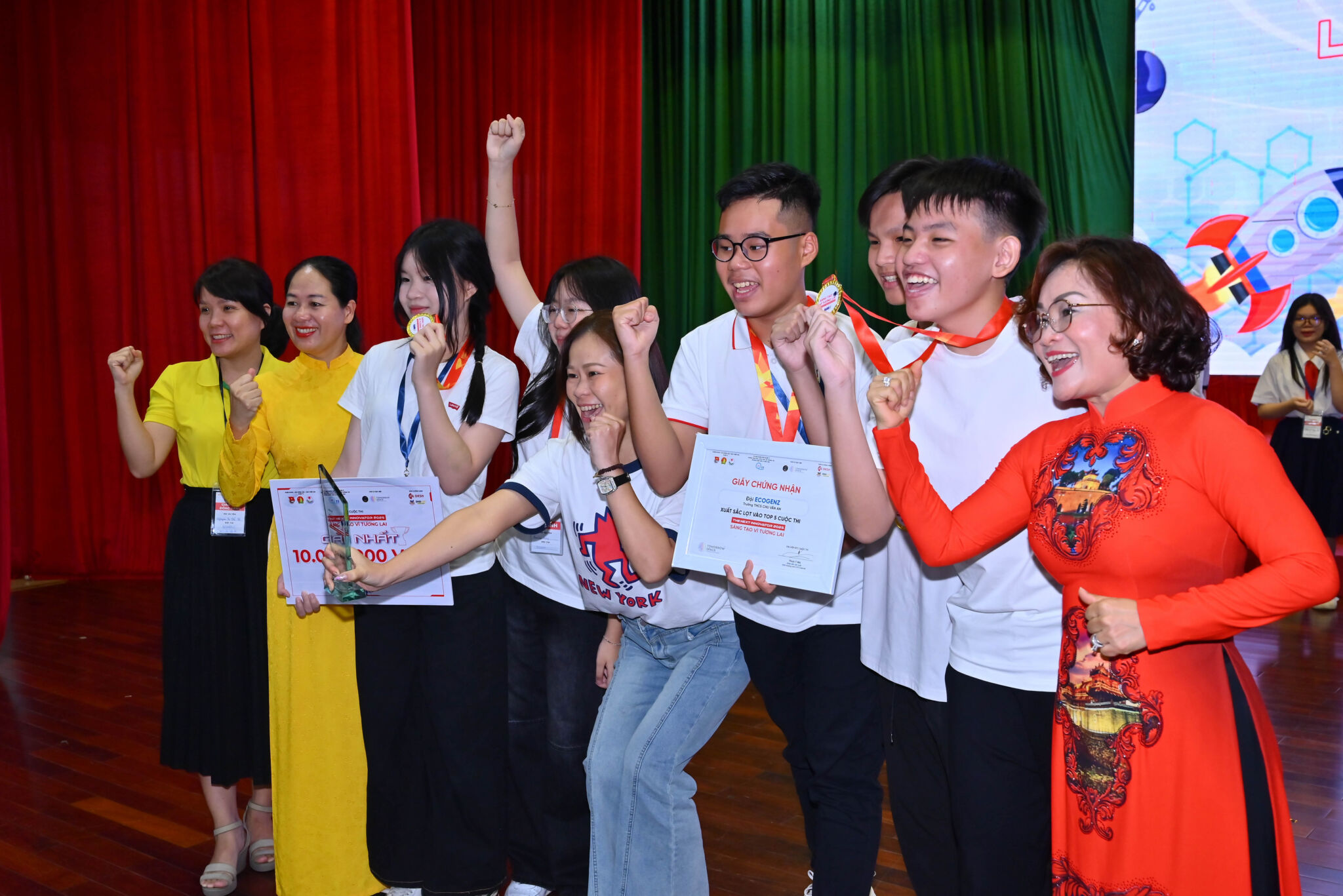 Cuộc thi “Sáng tạo vì Tương Lai 2025 - THE NEXT INNOVATOR 2025” chính thức khép lại với màn tranh tài bùng nổ của các nhà khoa học nhí Cuộc thi “Sáng tạo vì Tương Lai 2025 - THE NEXT INNOVATOR 2025” chính thức khép lại với màn tranh tài bùng nổ của các nhà khoa học nhí