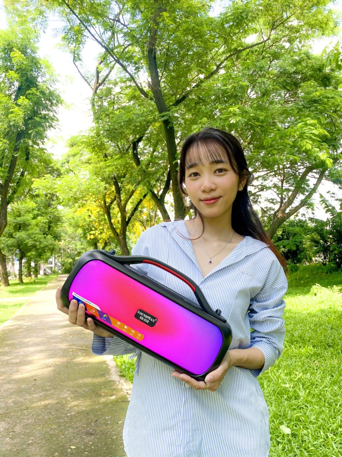 Muốn tiệc thêm vui, khui hộp SoundMax SB-208 Muốn tiệc thêm vui, khui hộp SoundMax SB-208