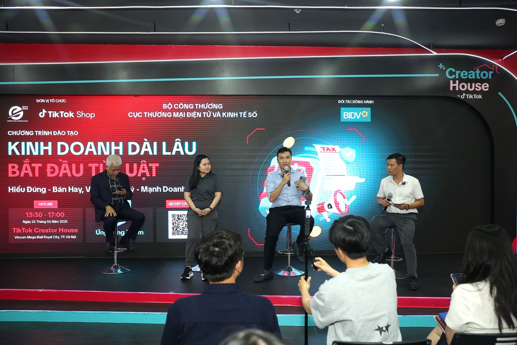 Khởi động chương trình đào tạo pháp lý cho cộng đồng nhà bán hàng và nhà sáng tạo trên TikTok Shop Khởi động chương trình đào tạo pháp lý cho cộng đồng nhà bán hàng và nhà sáng tạo trên TikTok Shop