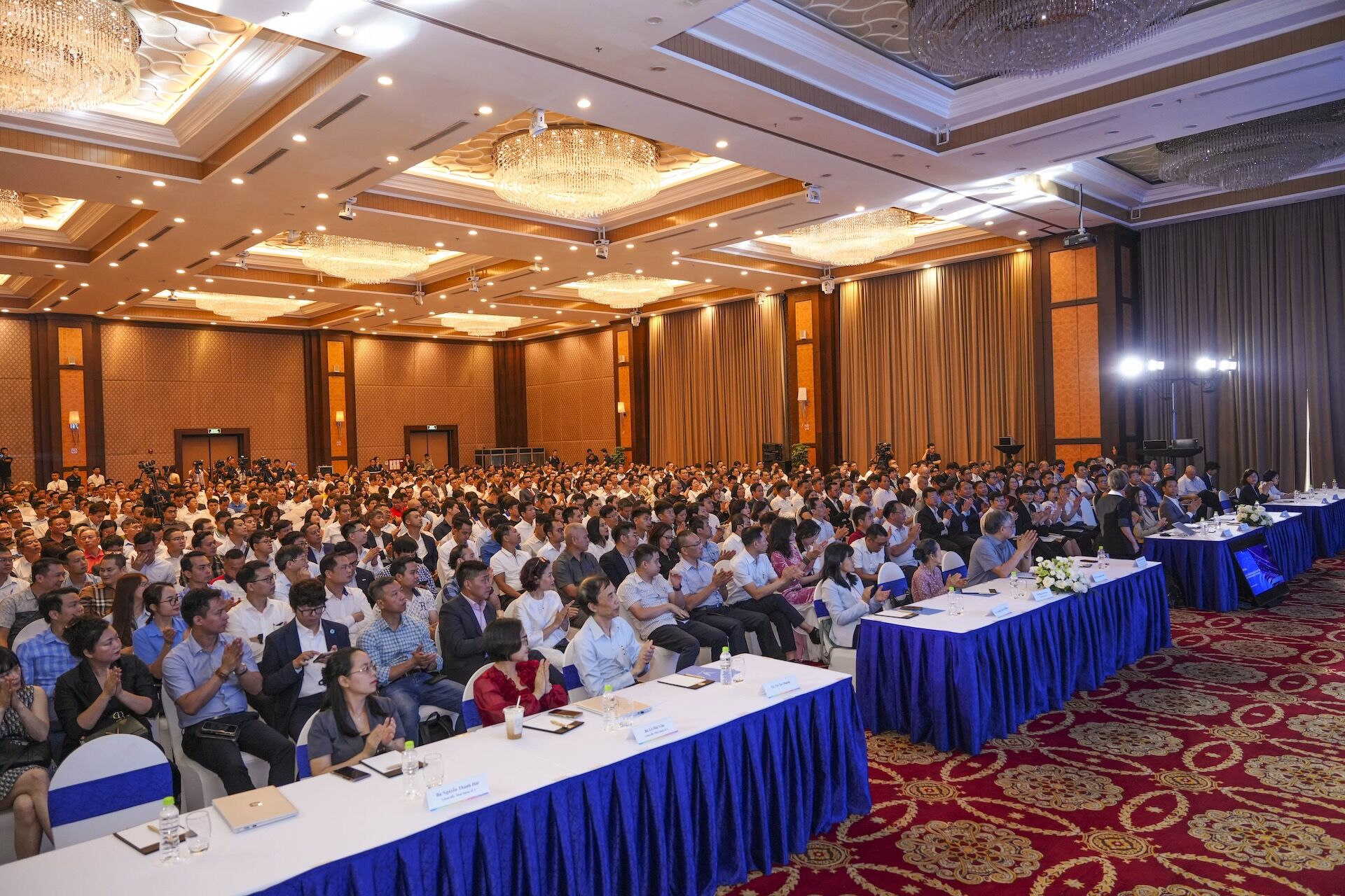 VinFast hỗ trợ và bao tiêu sản phẩm cho các doanh nghiệp phụ trợ Việt Nam VinFast hỗ trợ và bao tiêu sản phẩm cho các doanh nghiệp phụ trợ Việt Nam