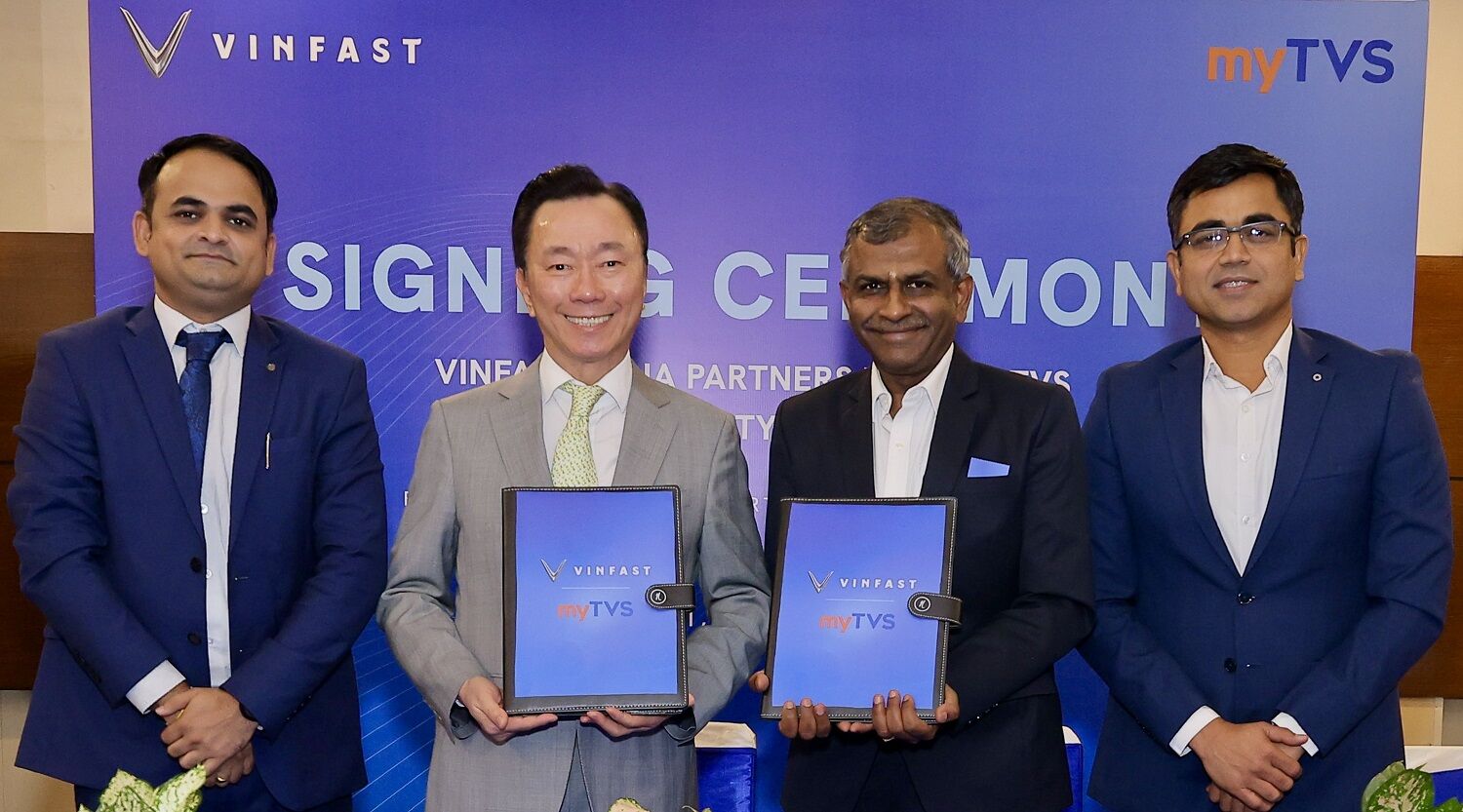 VinFast hợp tác với myTVS nhằm phát triển mạng lưới dịch vụ hậu mãi toàn diện tại Ấn Độ VinFast ký kết hợp tác với myTVS nhằm phát triển mạng lưới dịch vụ hậu mãi toàn diện tại Ấn Độ