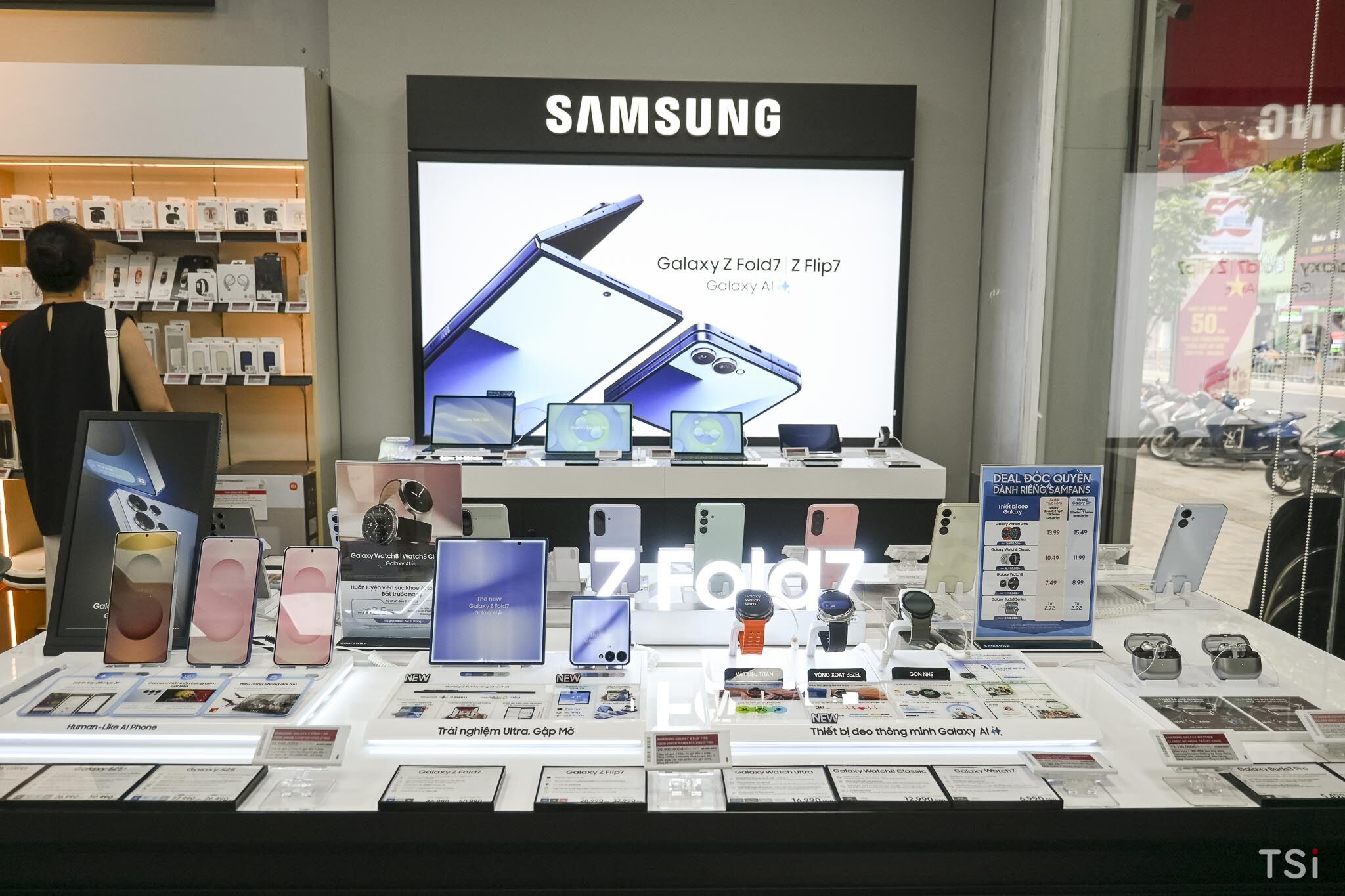 CellphoneS mở bán bộ đôi Galaxy Z Fold7 | Z Flip7 CellphoneS mở bán bộ đôi Galaxy Z Fold7 | Z Flip7
