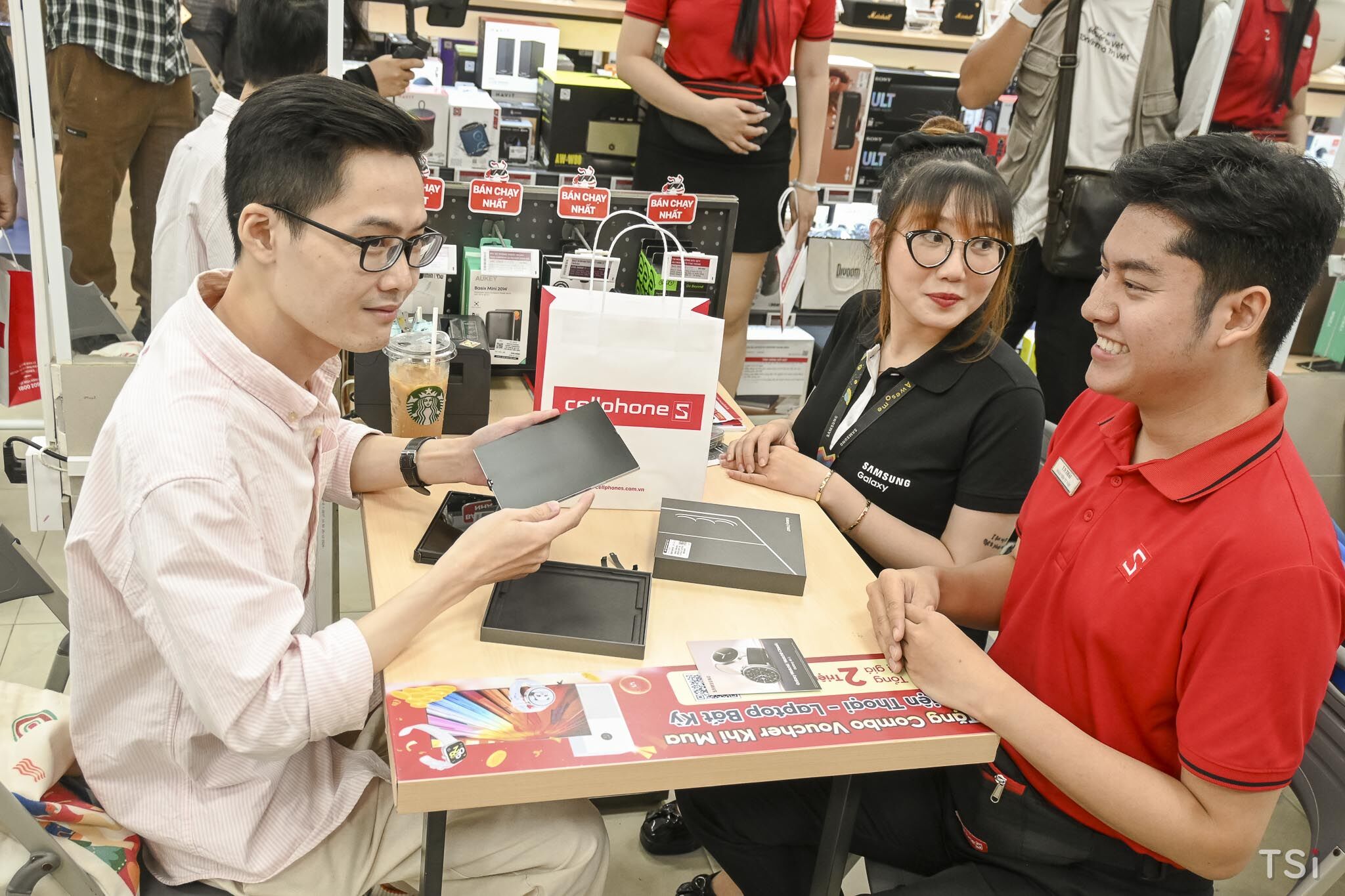 CellphoneS mở bán bộ đôi Galaxy Z Fold7 | Z Flip7 CellphoneS mở bán bộ đôi Galaxy Z Fold7 | Z Flip7