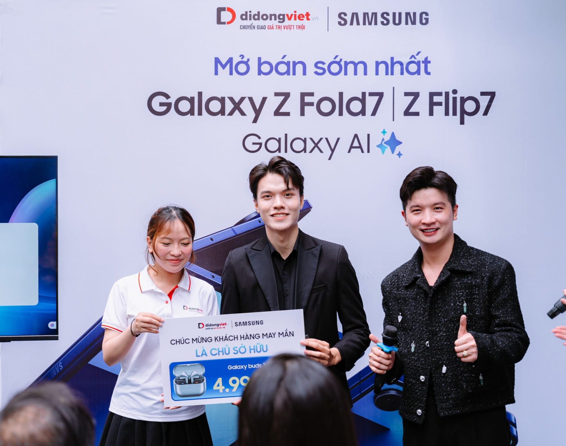 Di Động Việt mở bán sớm Galaxy Z Fold7, Z Flip7 với loạt ưu đãi tới 10 triệu đồng Di Động Việt mở bán sớm Galaxy Z Fold7, Z Flip 7 với loạt ưu đãi tới 10 triệu đồng