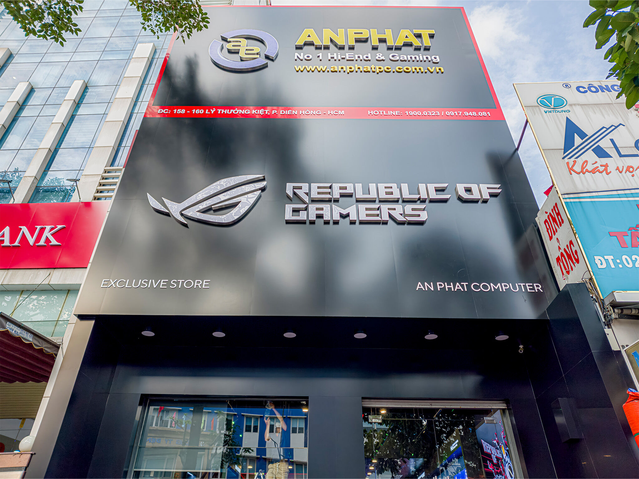 ASUS Republic of Gamers chính thức khai trương ROG Exclusive Store đầu tiên tại Việt Nam ASUS Republic of Gamers chính thức khai trương ROG Exclusive Store đầu tiên tại Việt Nam