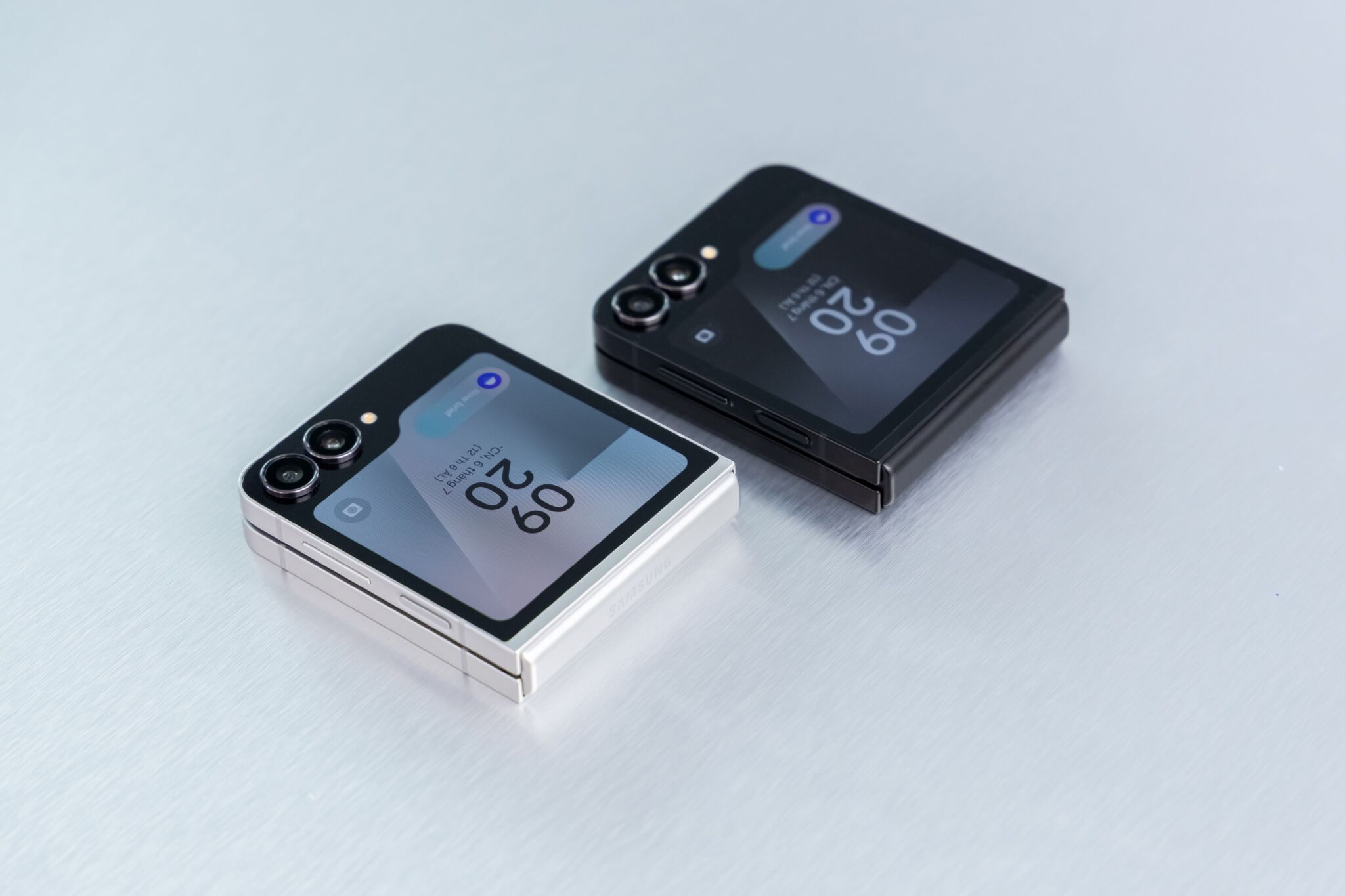 Samsung Galaxy Z Flip7 Series giá từ 23 triệu đồng Samsung Galaxy Z Flip7: Siêu phẩm AI nhỏ gọn với màn hình FlexWindow tràn viền thế hệ mới